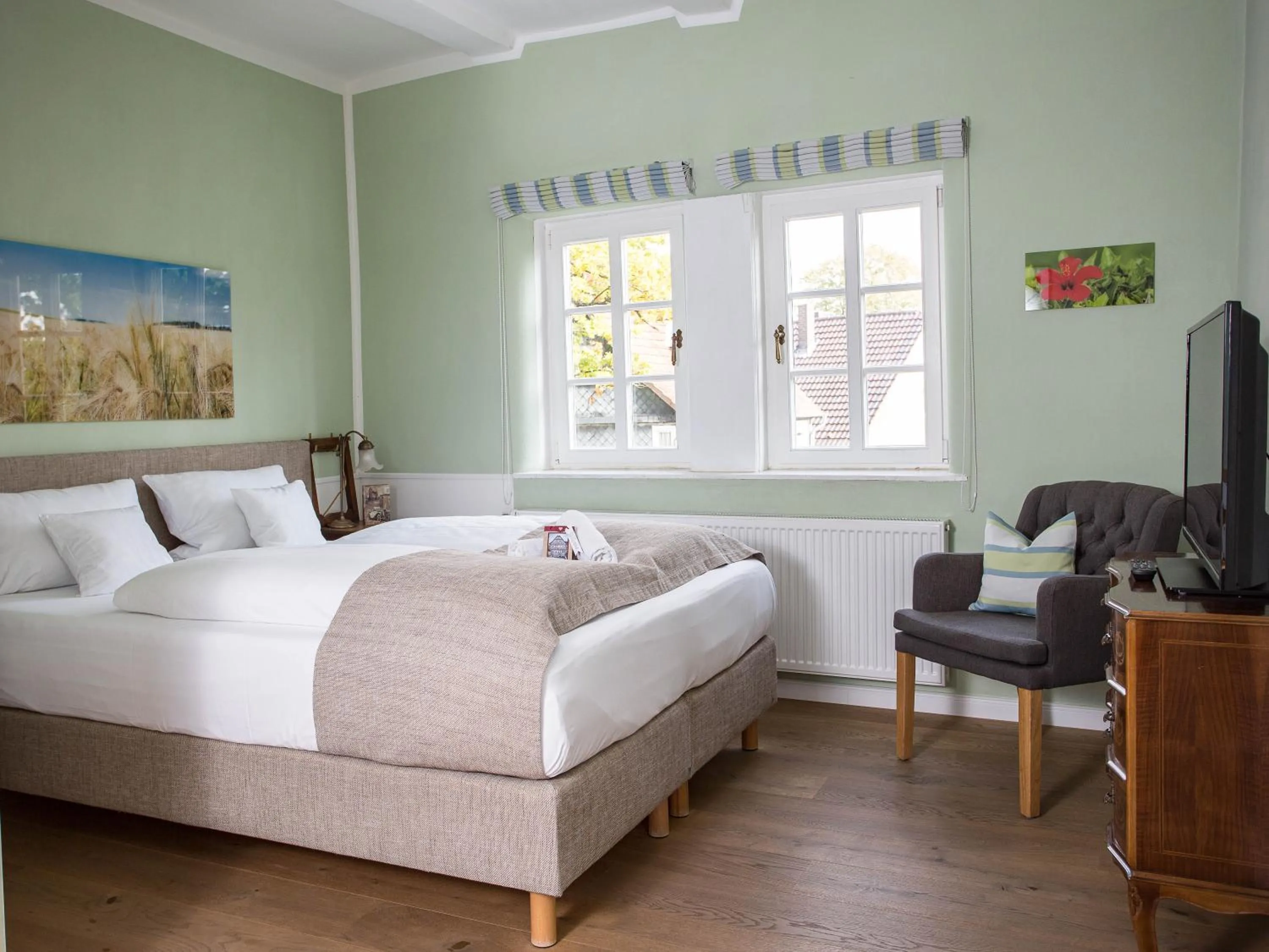 Photo of the whole room, Bed in Altstadthotel Treysa