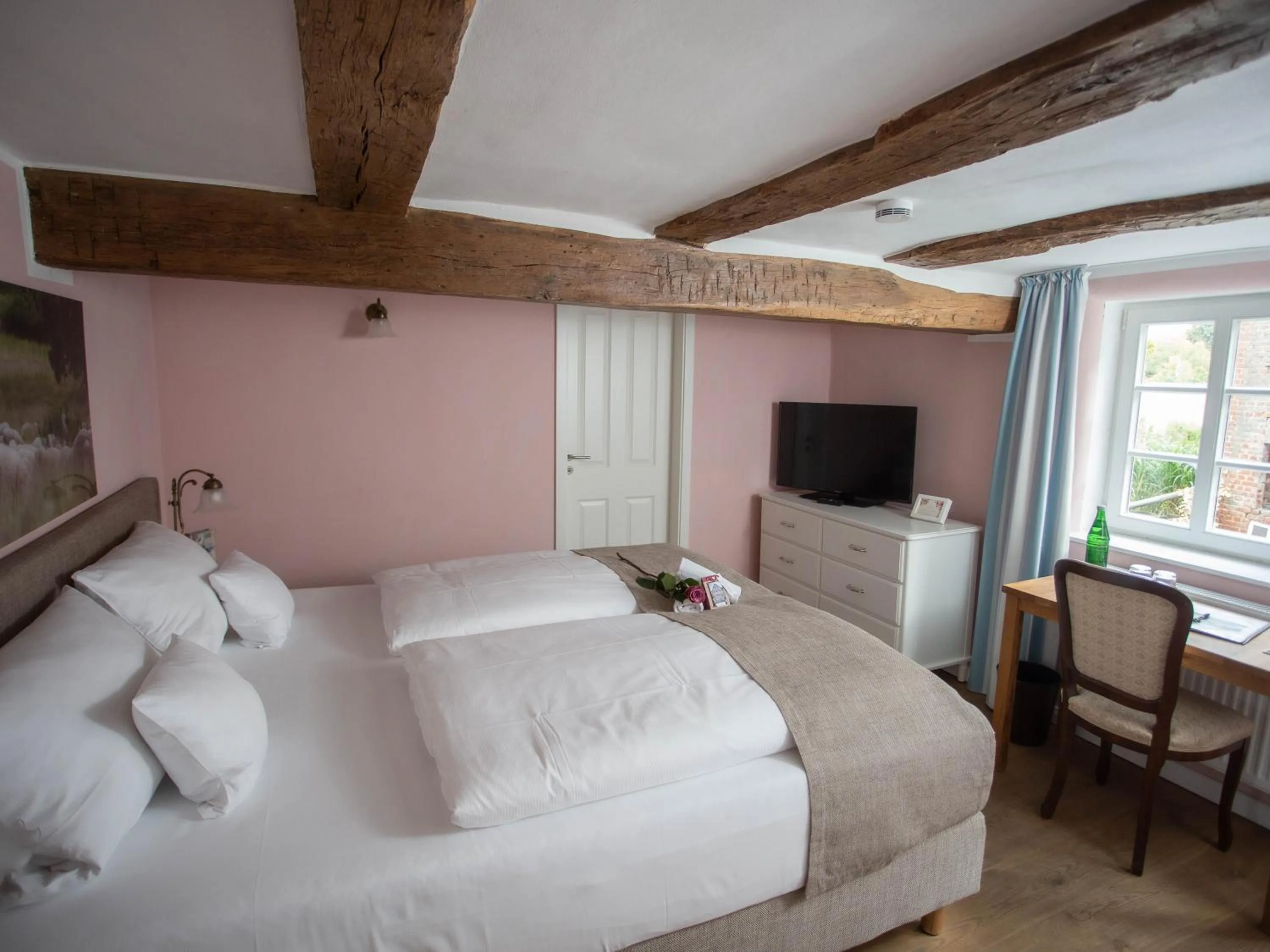 Photo of the whole room, Bed in Altstadthotel Treysa