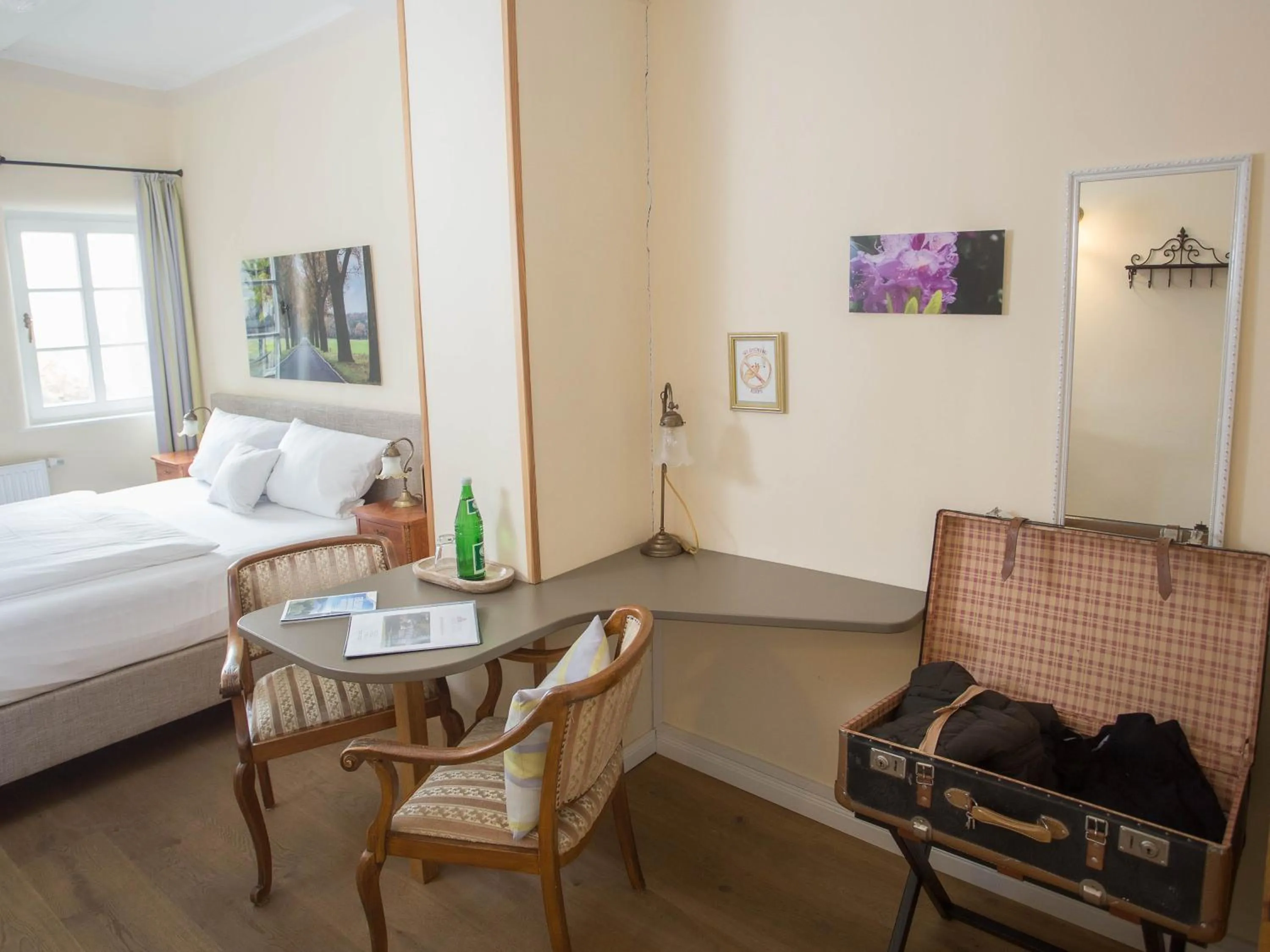 Photo of the whole room, Bed in Altstadthotel Treysa