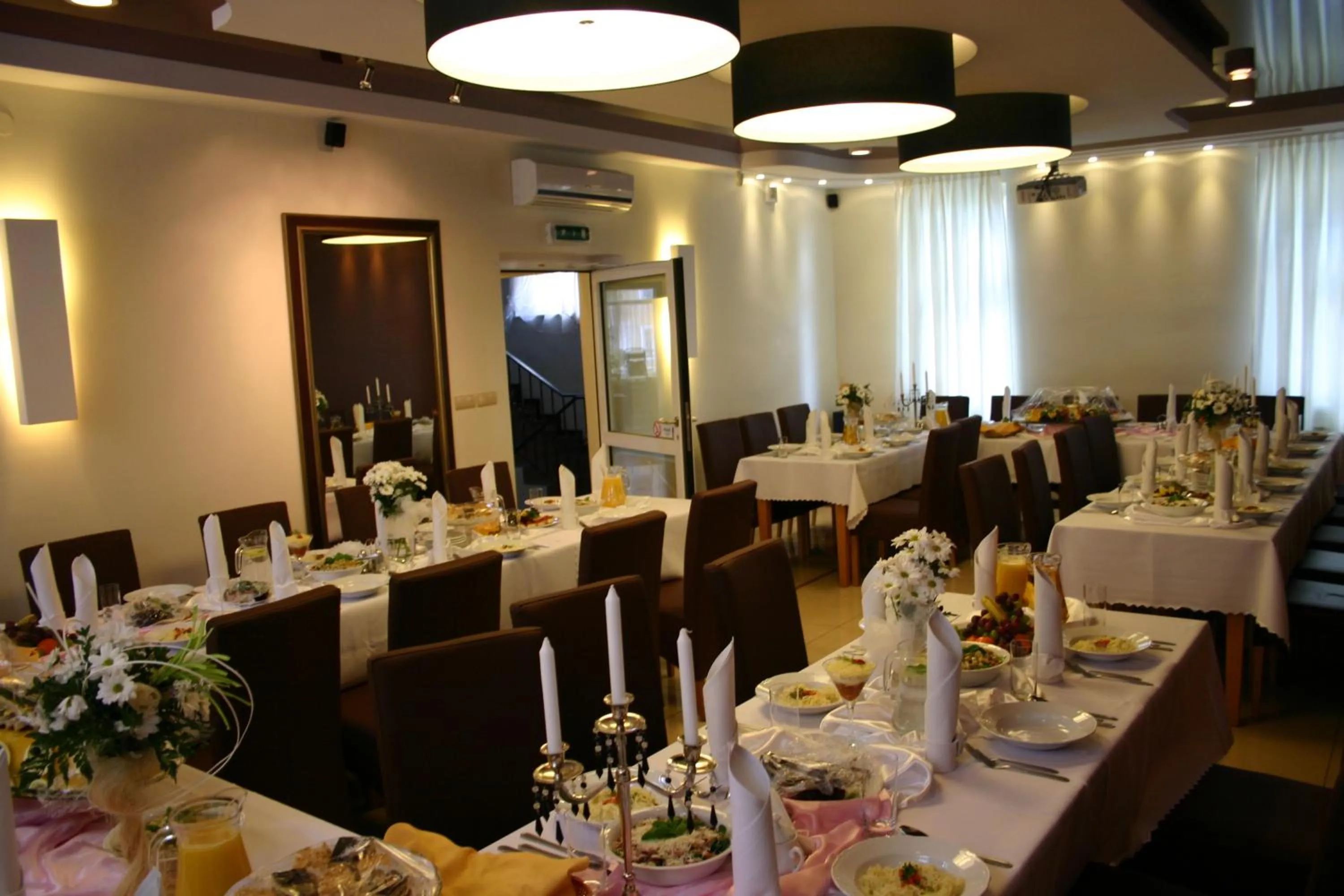 Restaurant/places to eat in Hotel Korona