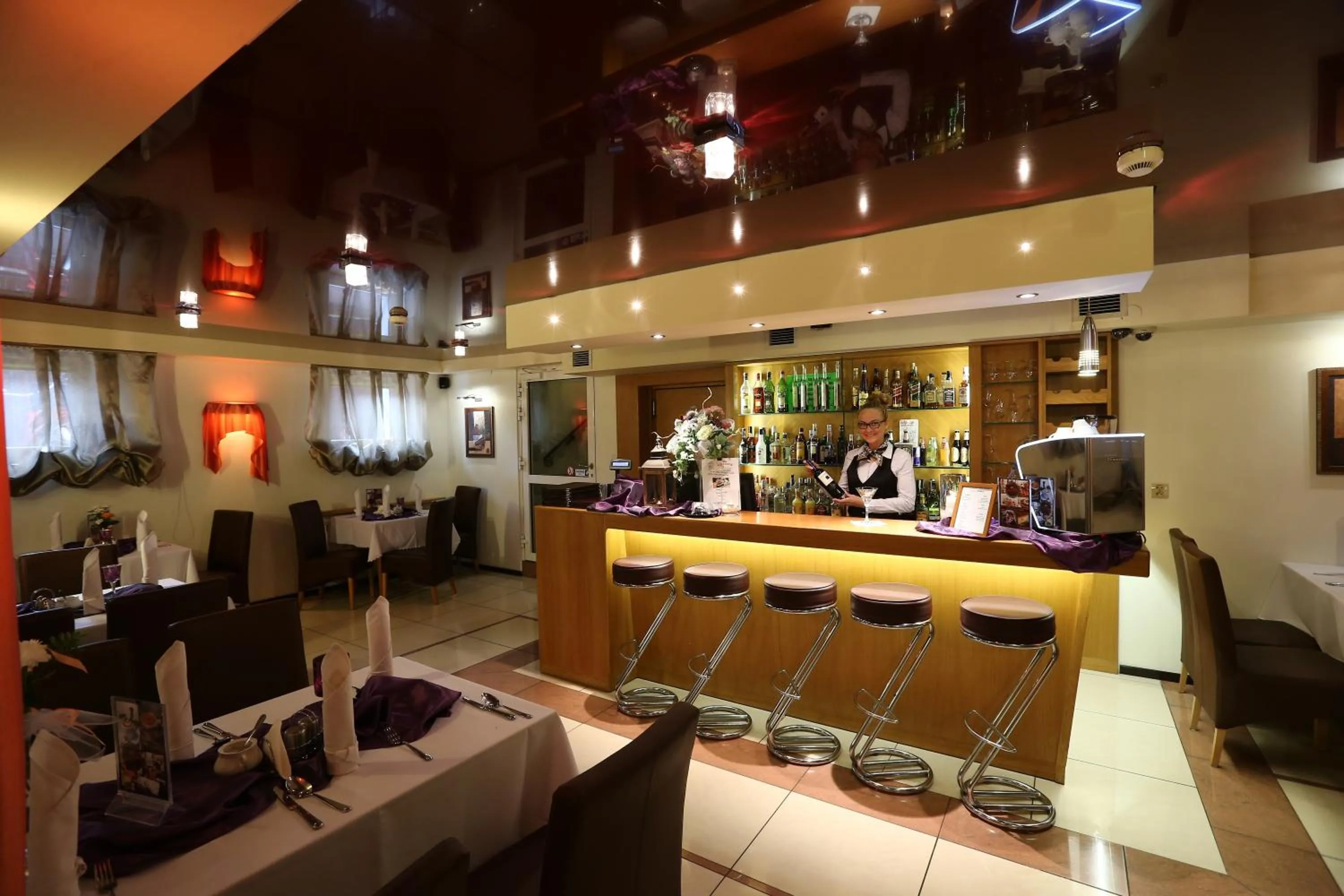 Restaurant/places to eat in Hotel Korona