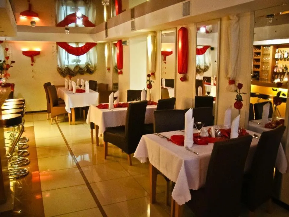 Restaurant/places to eat in Hotel Korona