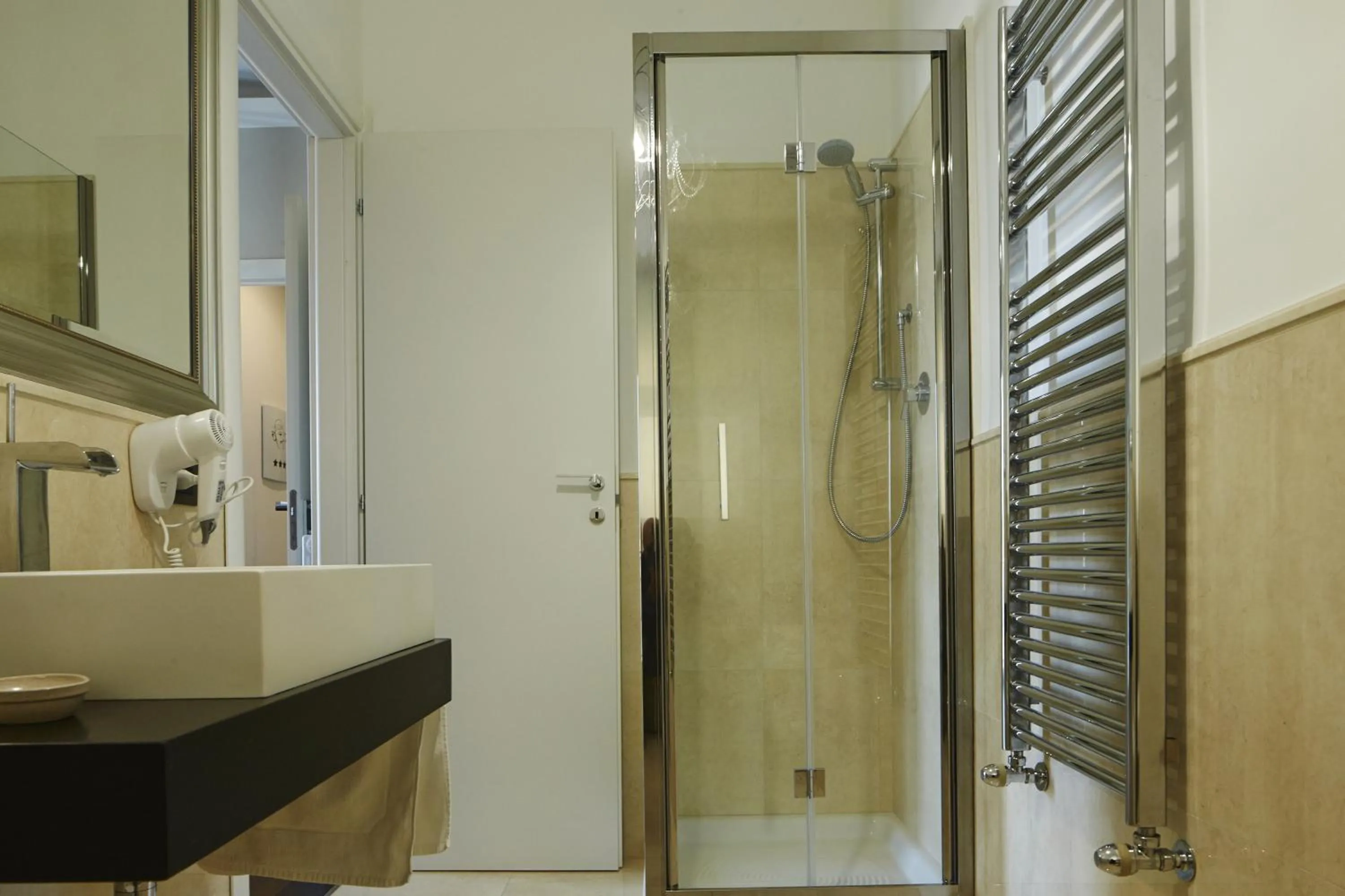 Shower in B&B Hotei
