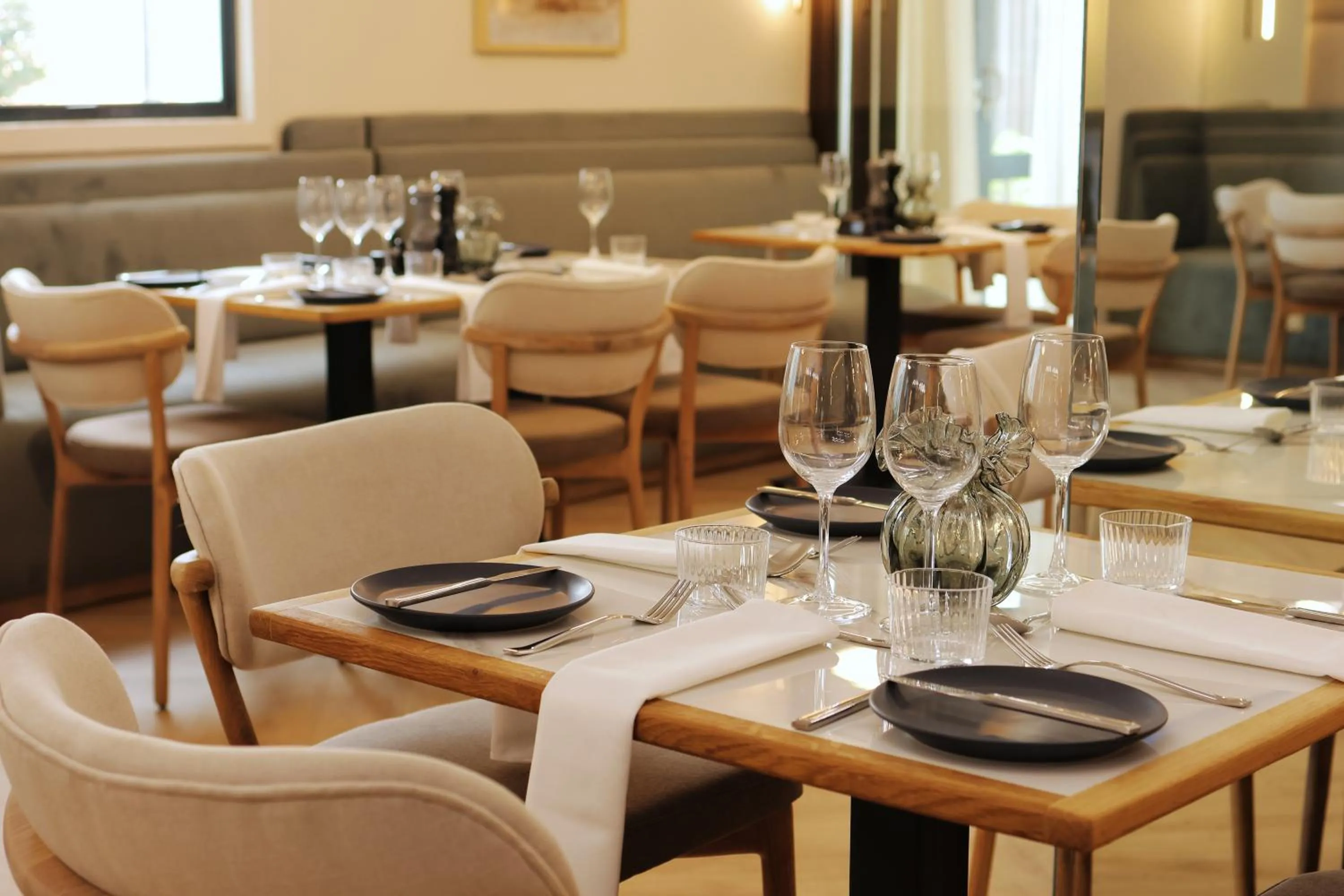 Restaurant/places to eat in The Max Hotel Sandton