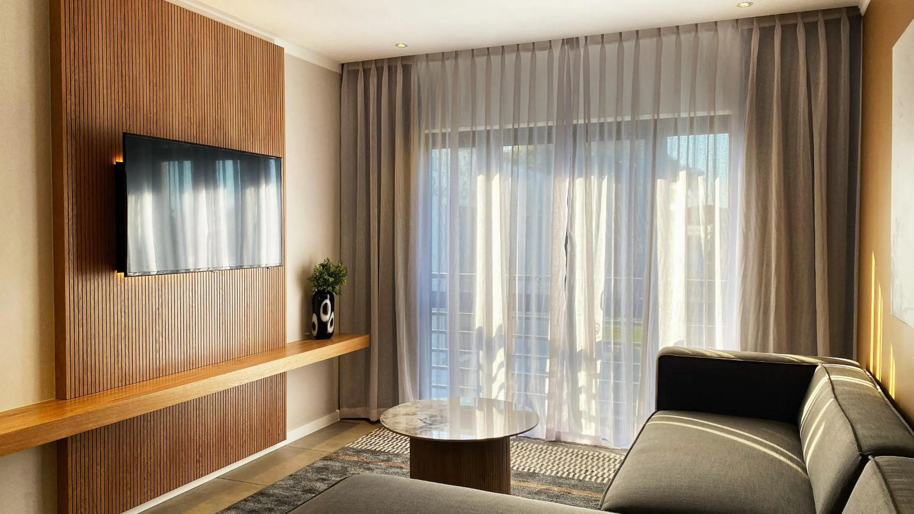 Lounge or bar in The Max Hotel Sandton