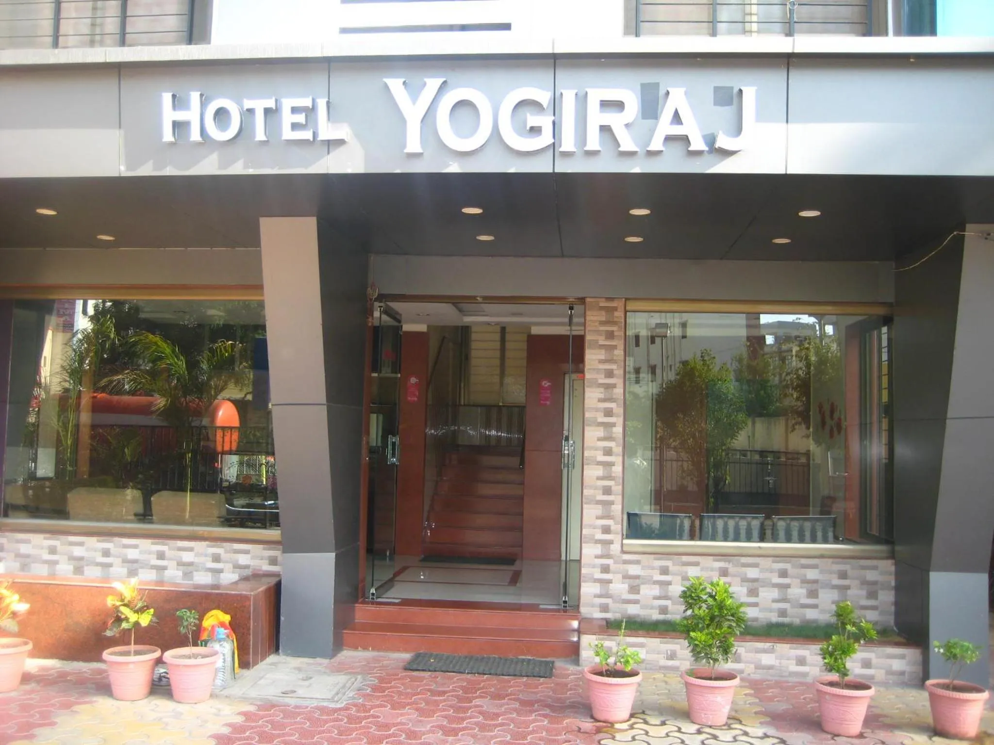 Facade/entrance in Hotel Yogiraj