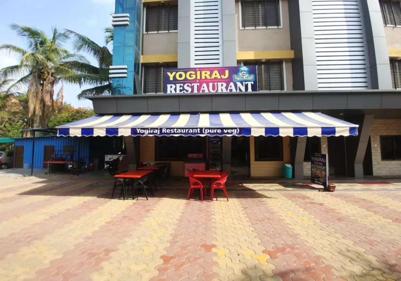 Restaurant/places to eat in Hotel Yogiraj