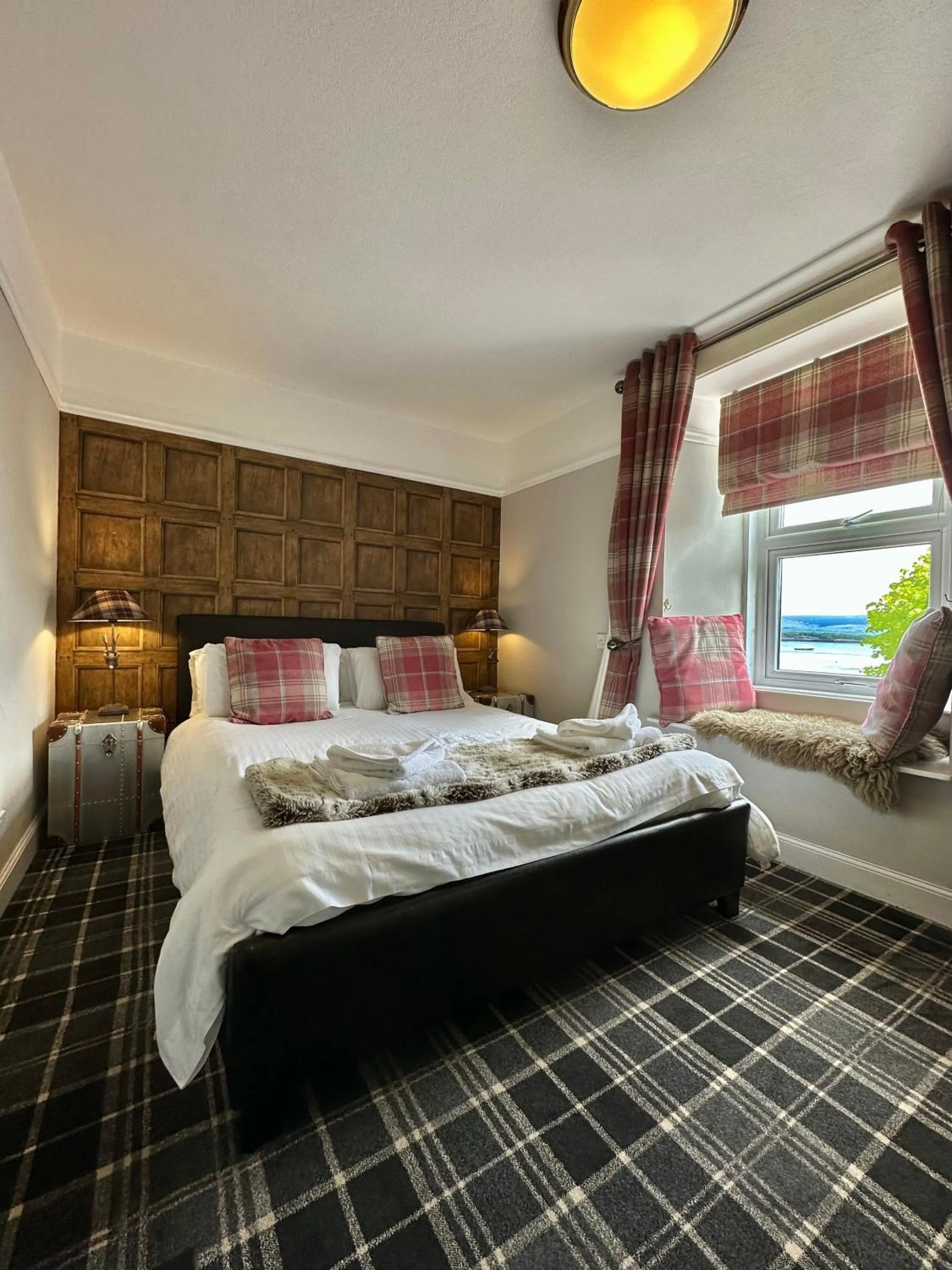 Photo of the whole room, Bed in The Tobermory Hotel