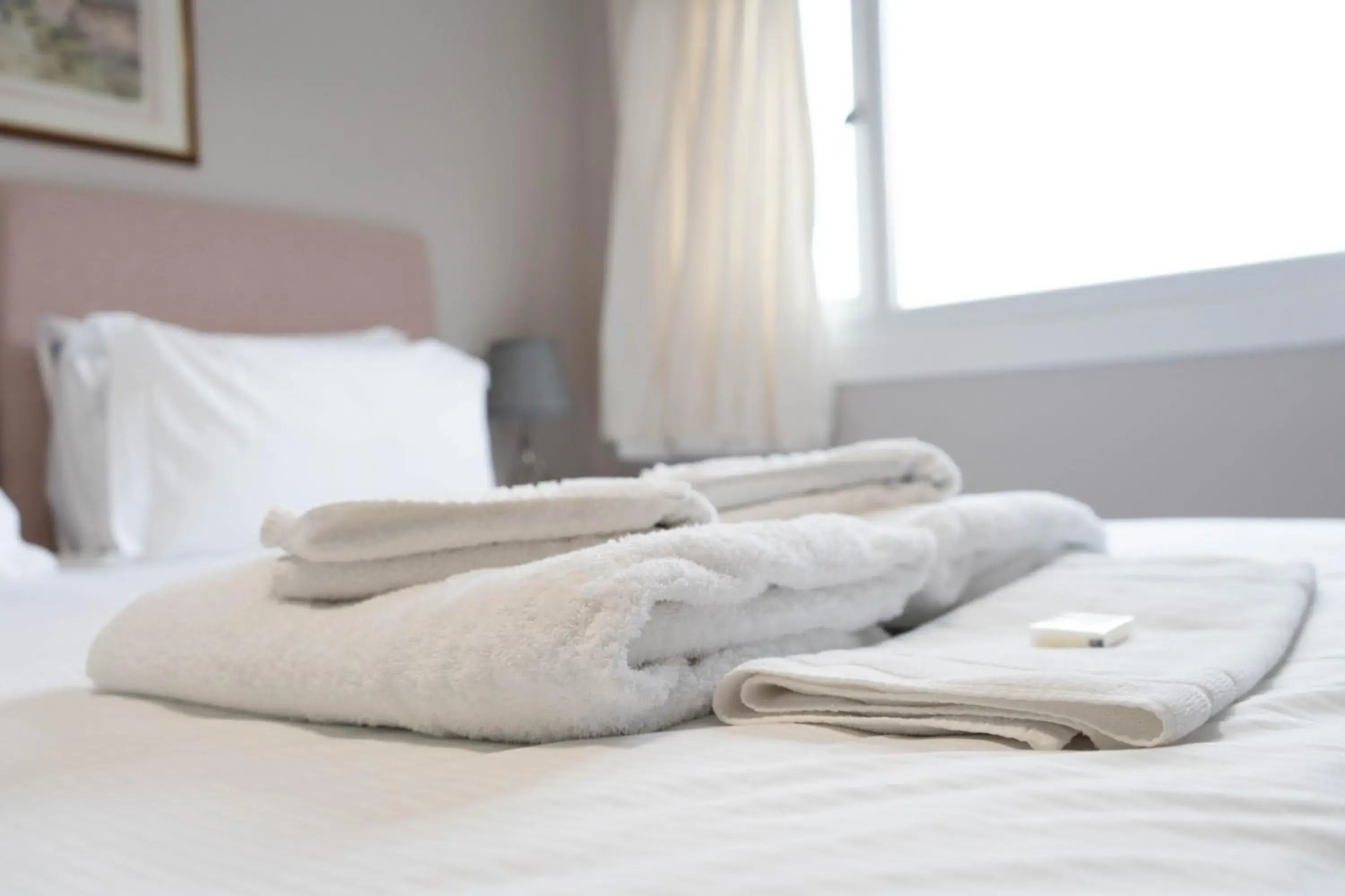 Queen Room with Sea View in The Tobermory Hotel Queen Room with Sea View in The Tobermory Hotel