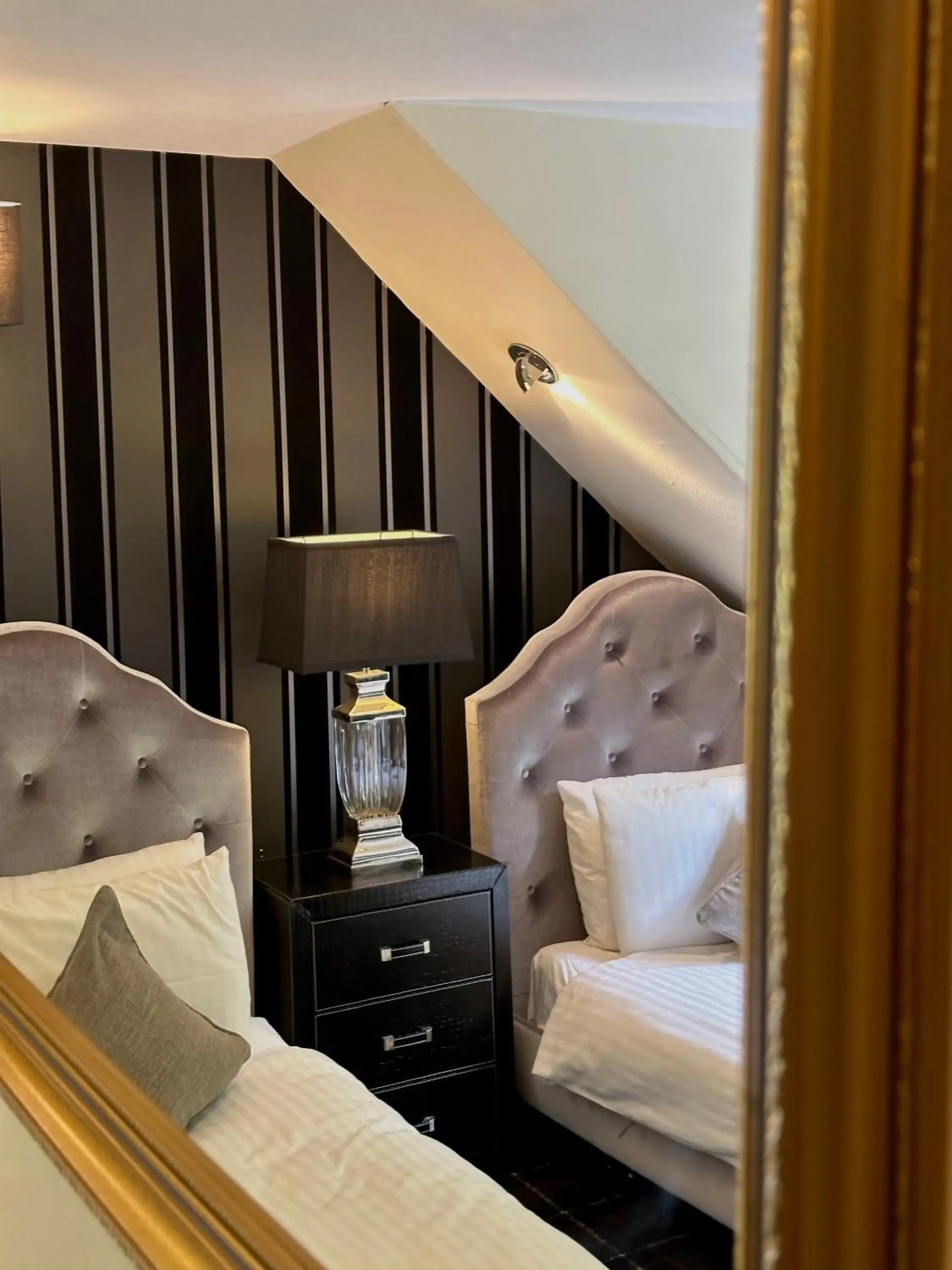 Inland Twin Room in The Tobermory Hotel Inland Twin Room in The Tobermory Hotel