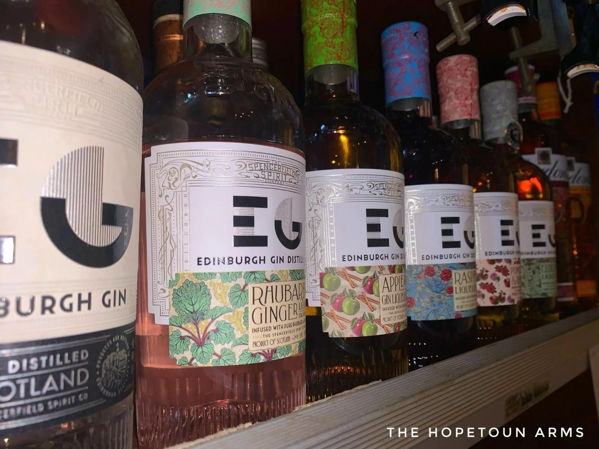 Drinks in The Hopetoun Arms Hotel