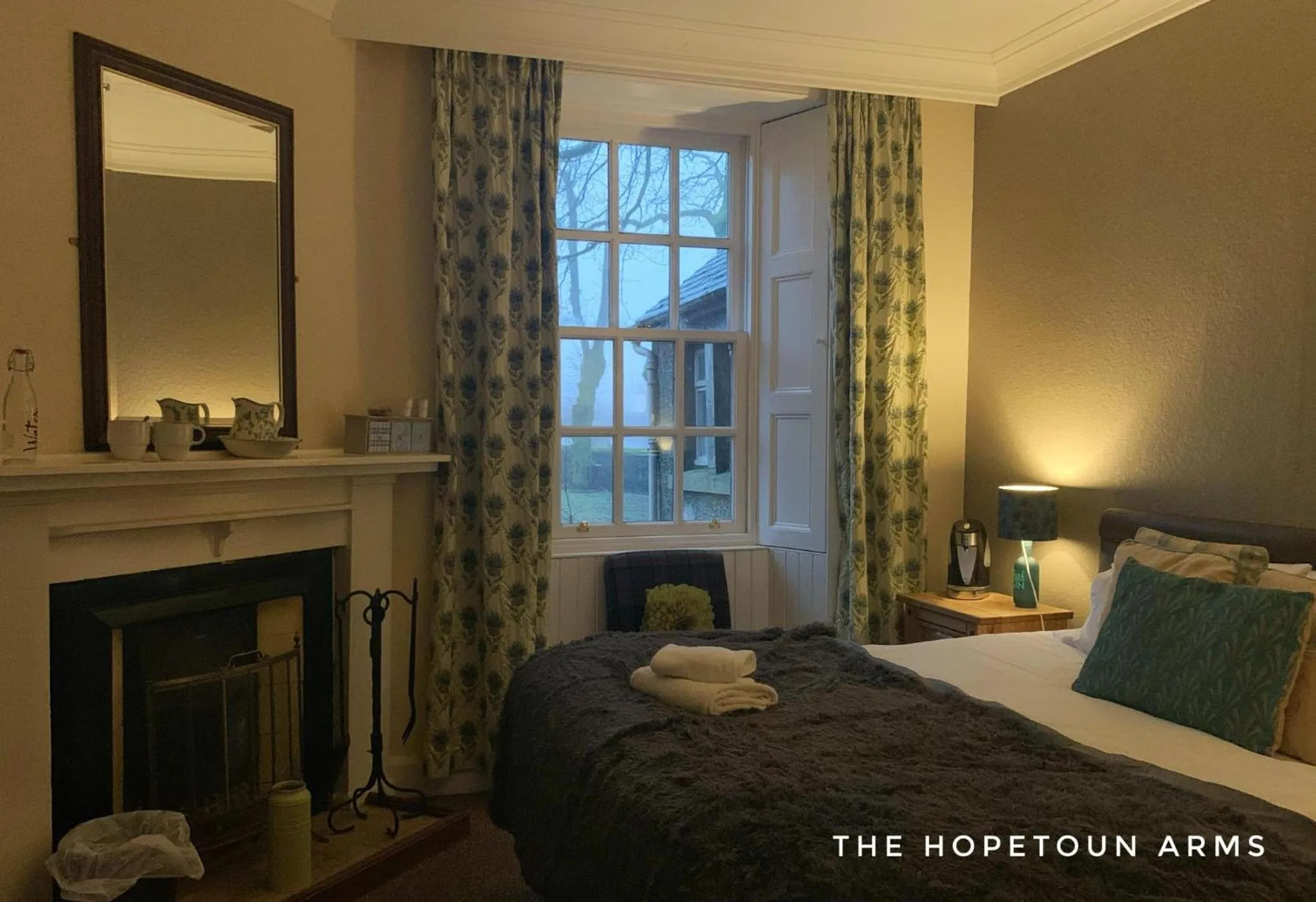 Bedroom, Bed in The Hopetoun Arms Hotel