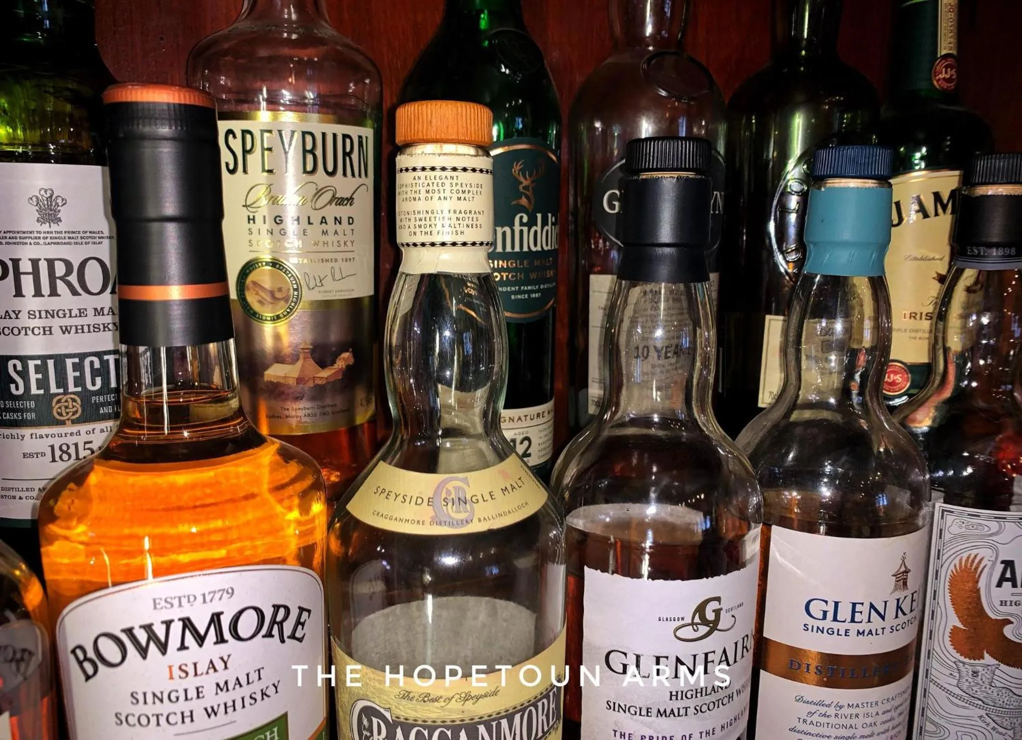 Drinks in The Hopetoun Arms Hotel