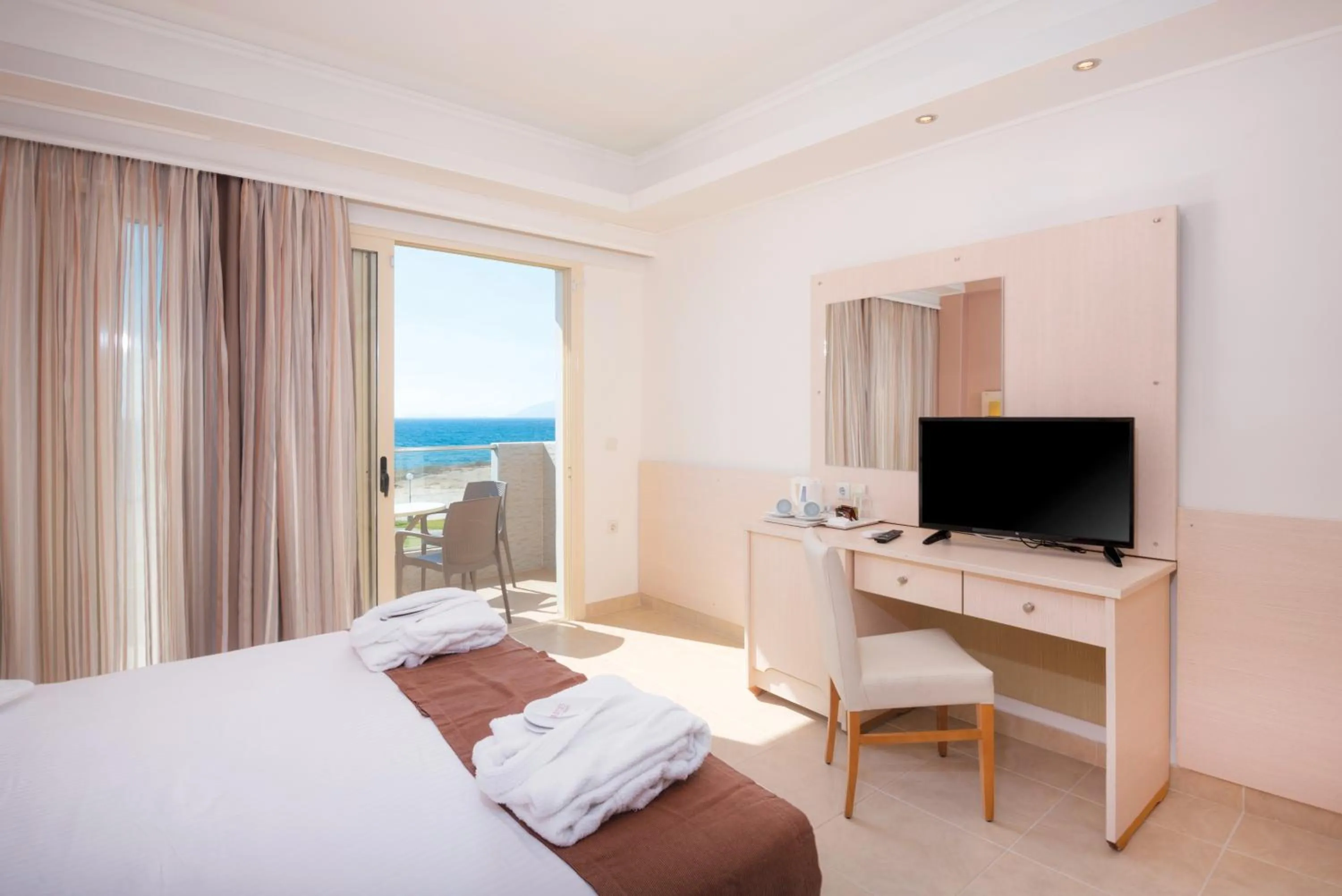Deluxe Twin Room with Sea View in Kouros Palace Active Lifestyle Hotel