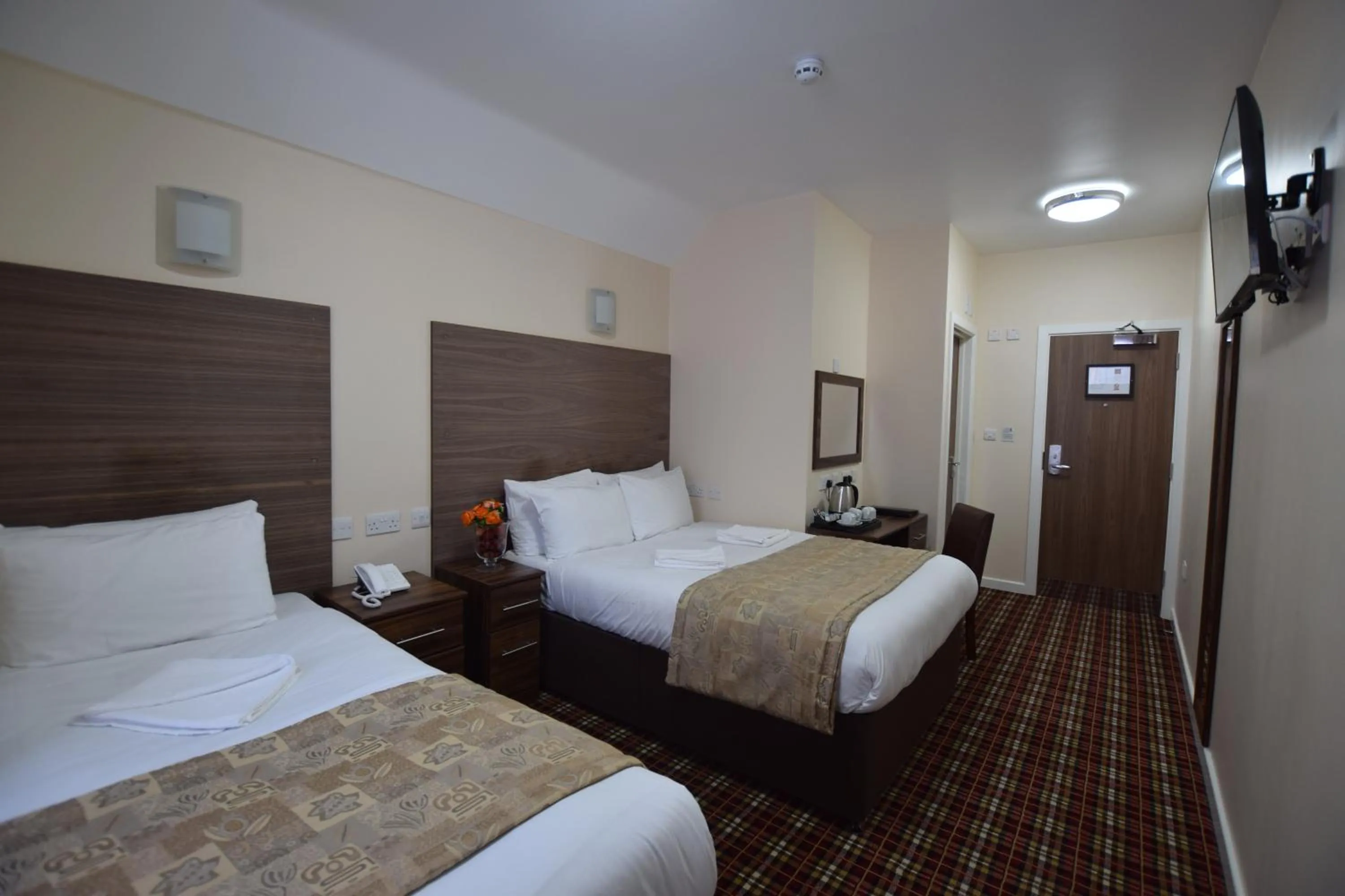 Photo of the whole room, Bed in Lucky 8 Hotel