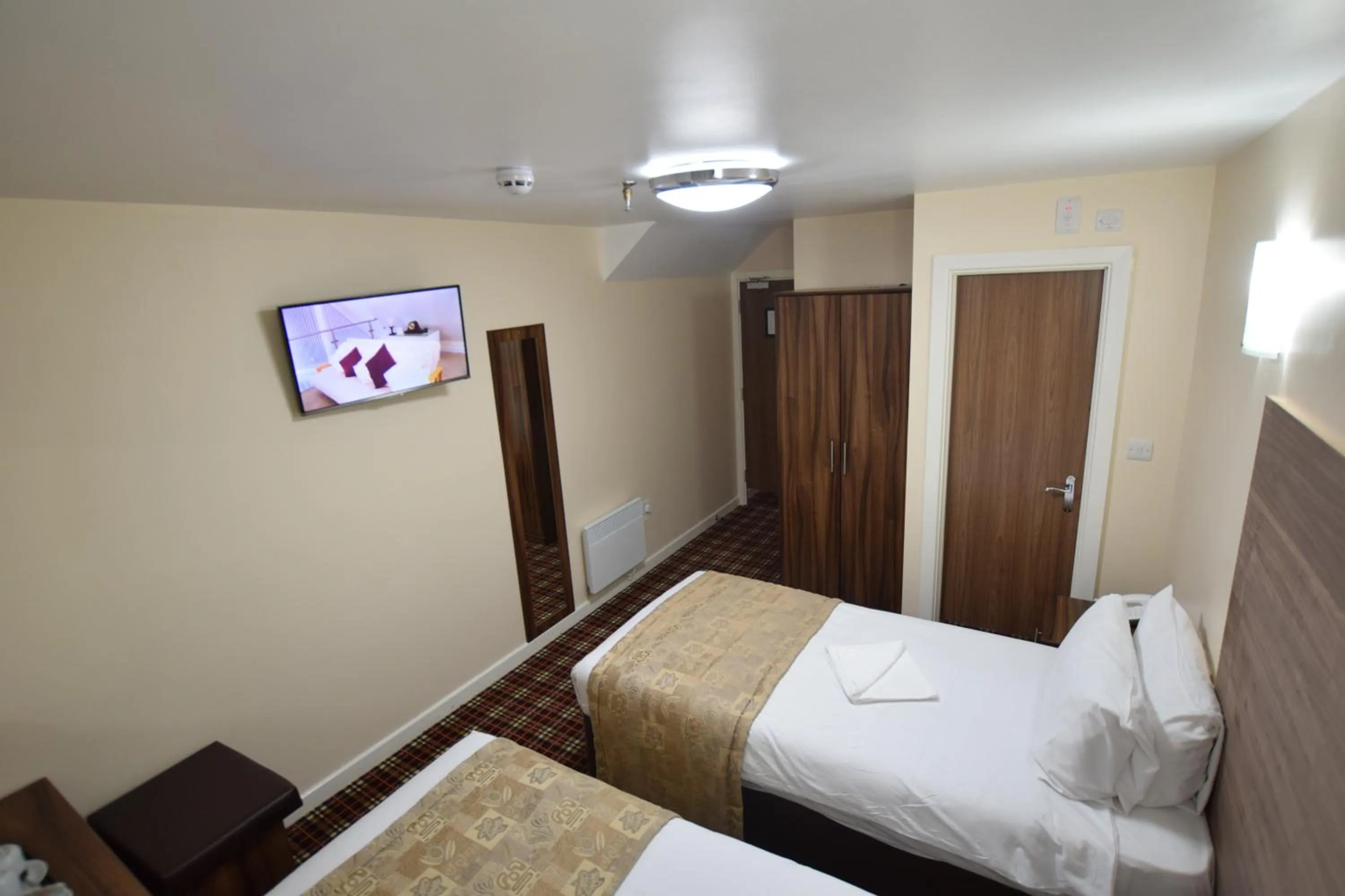 Photo of the whole room, Bed in Lucky 8 Hotel