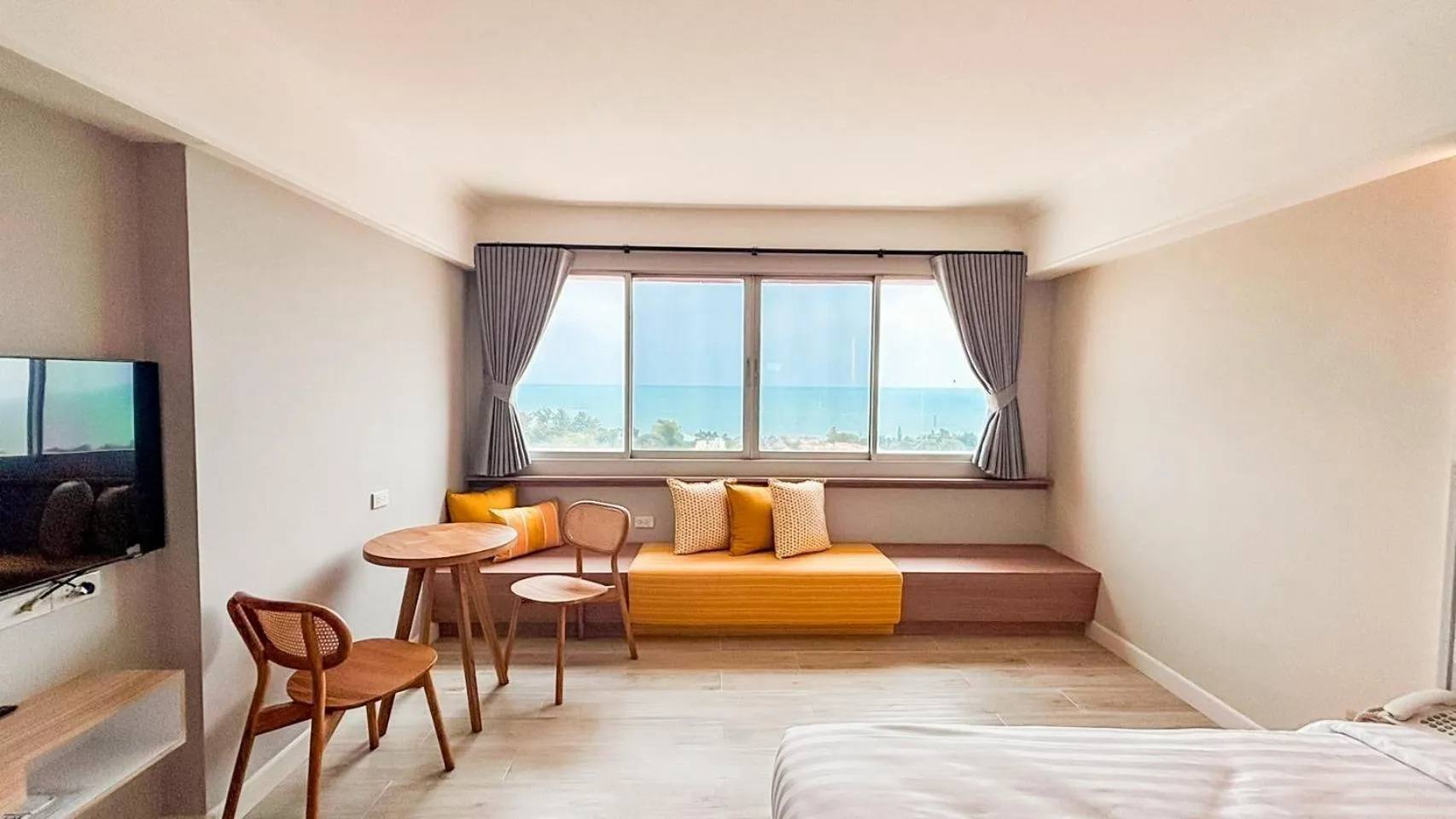 Sea view, Bed in Hua Hin Grand Hotel and Plaza - SHA Extra Plus