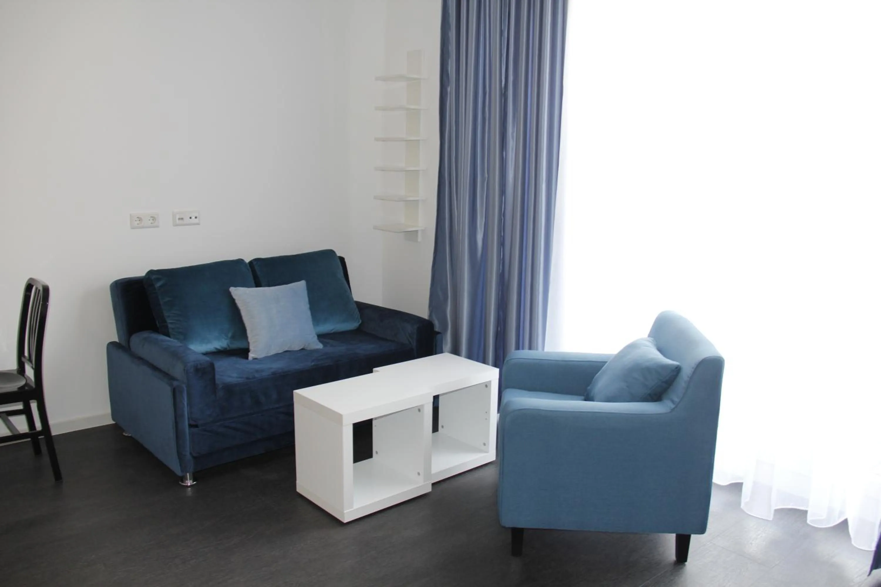 Seating area in Victoria Living