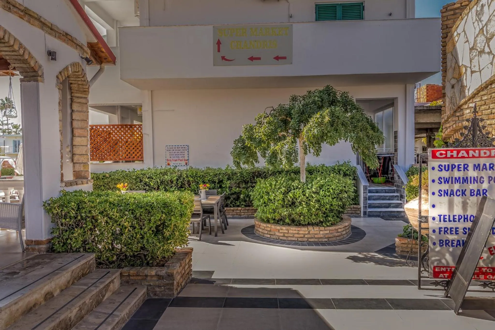 Facade/entrance in Chandris Apartments