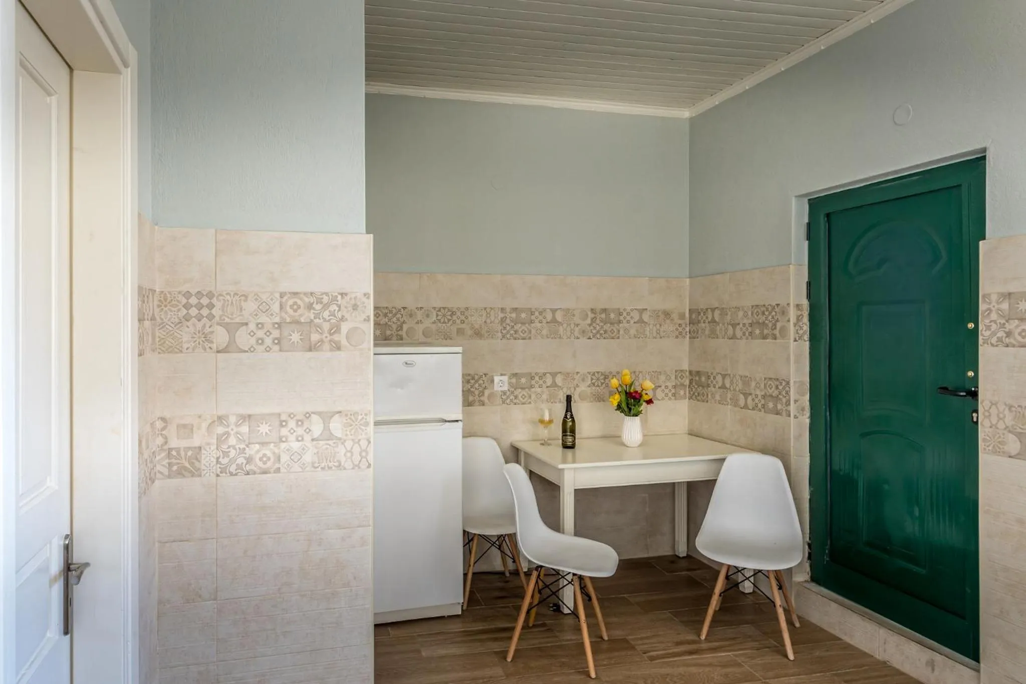 Dining area in Chandris Apartments