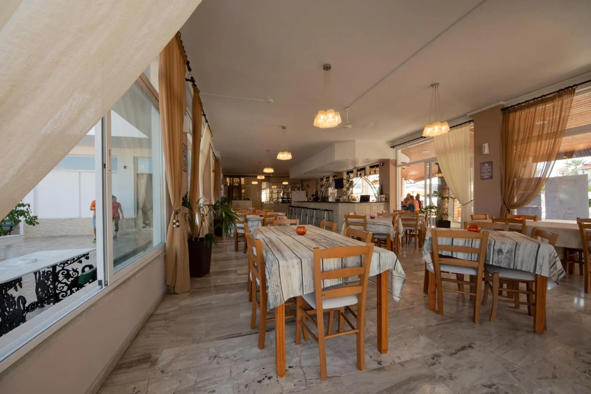 Restaurant/places to eat in Chandris Apartments