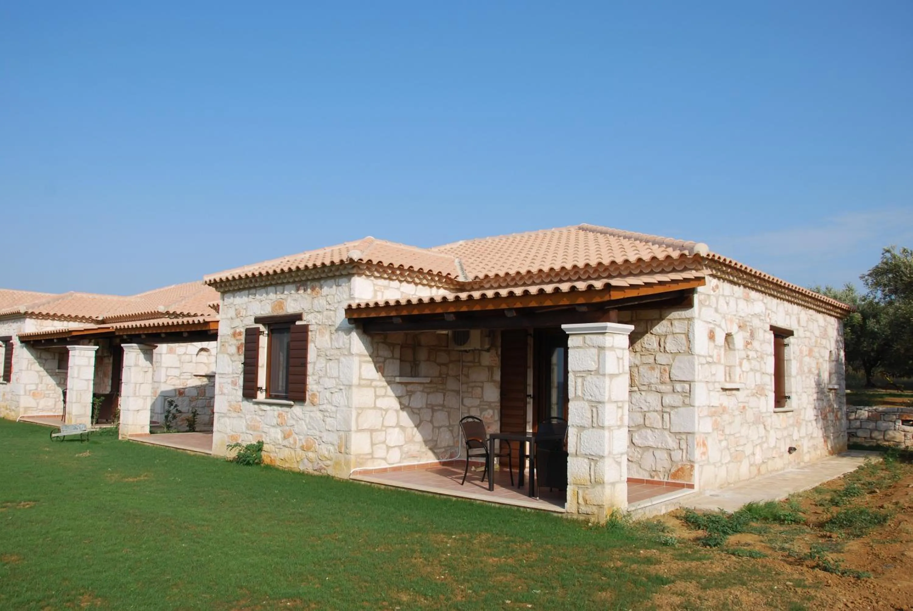 Property building in Kavos Psarou Villas