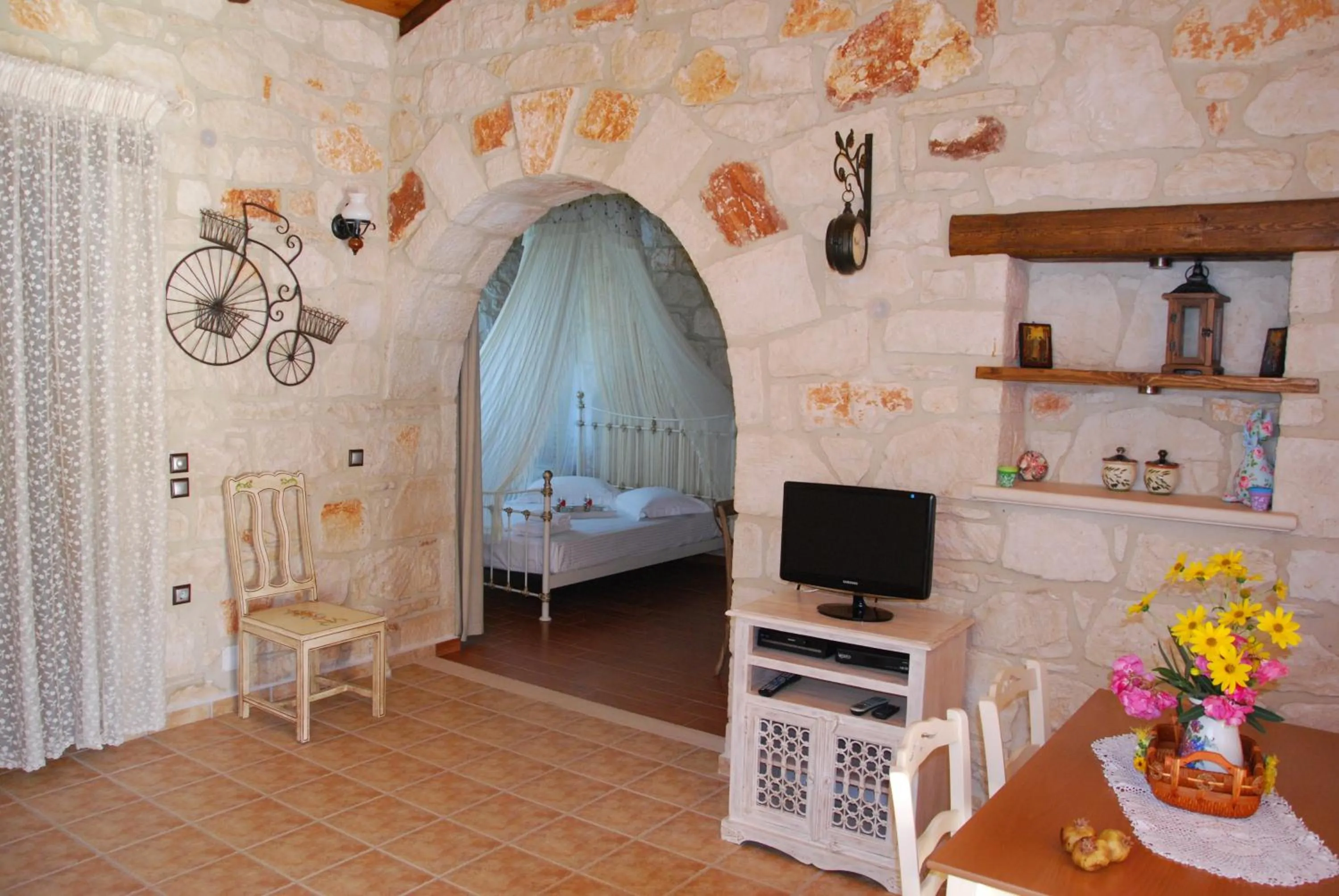 Living room, Bed in Kavos Psarou Villas