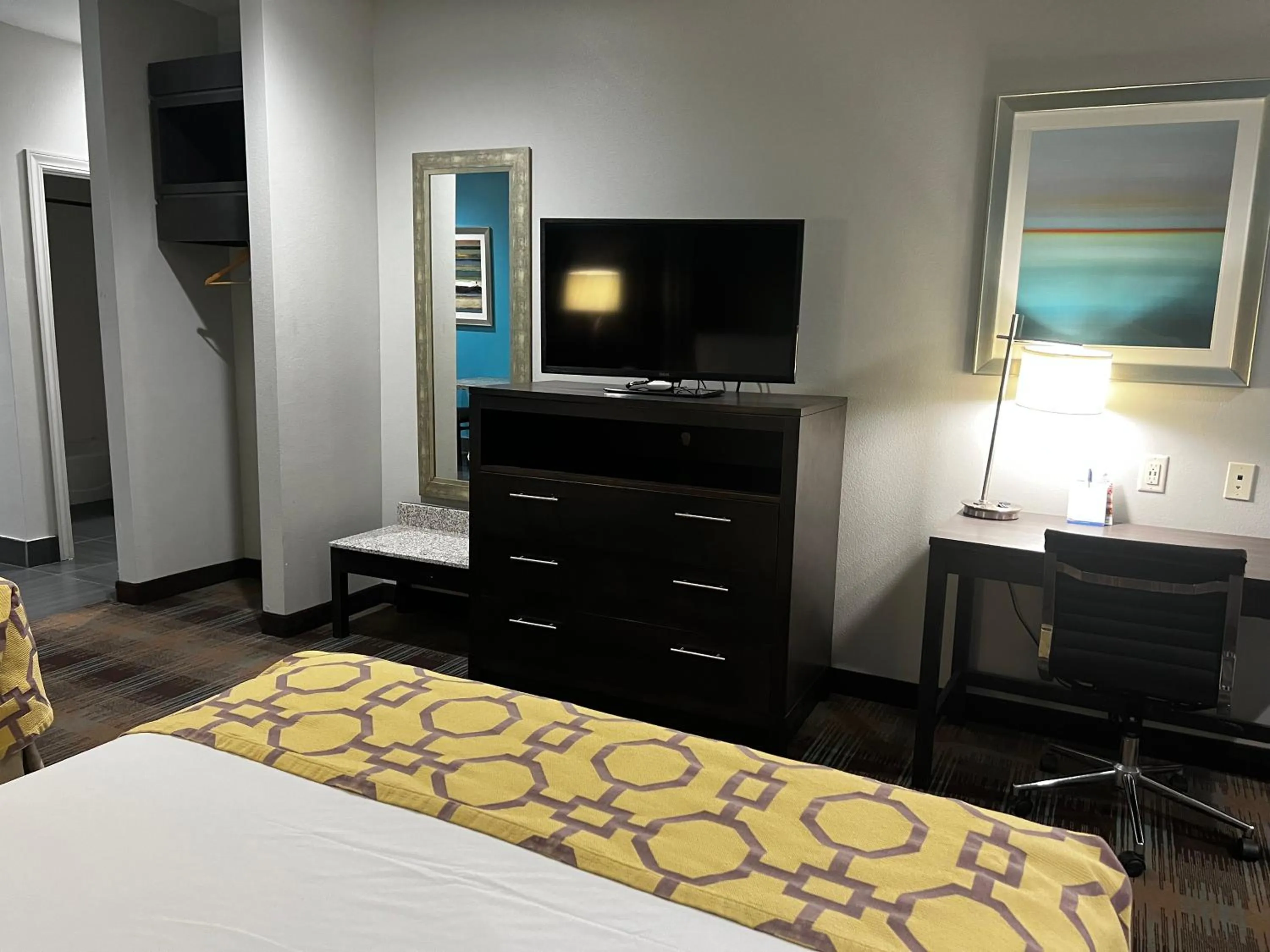 Property building, Bed in Baymont by Wyndham Bryan College Station