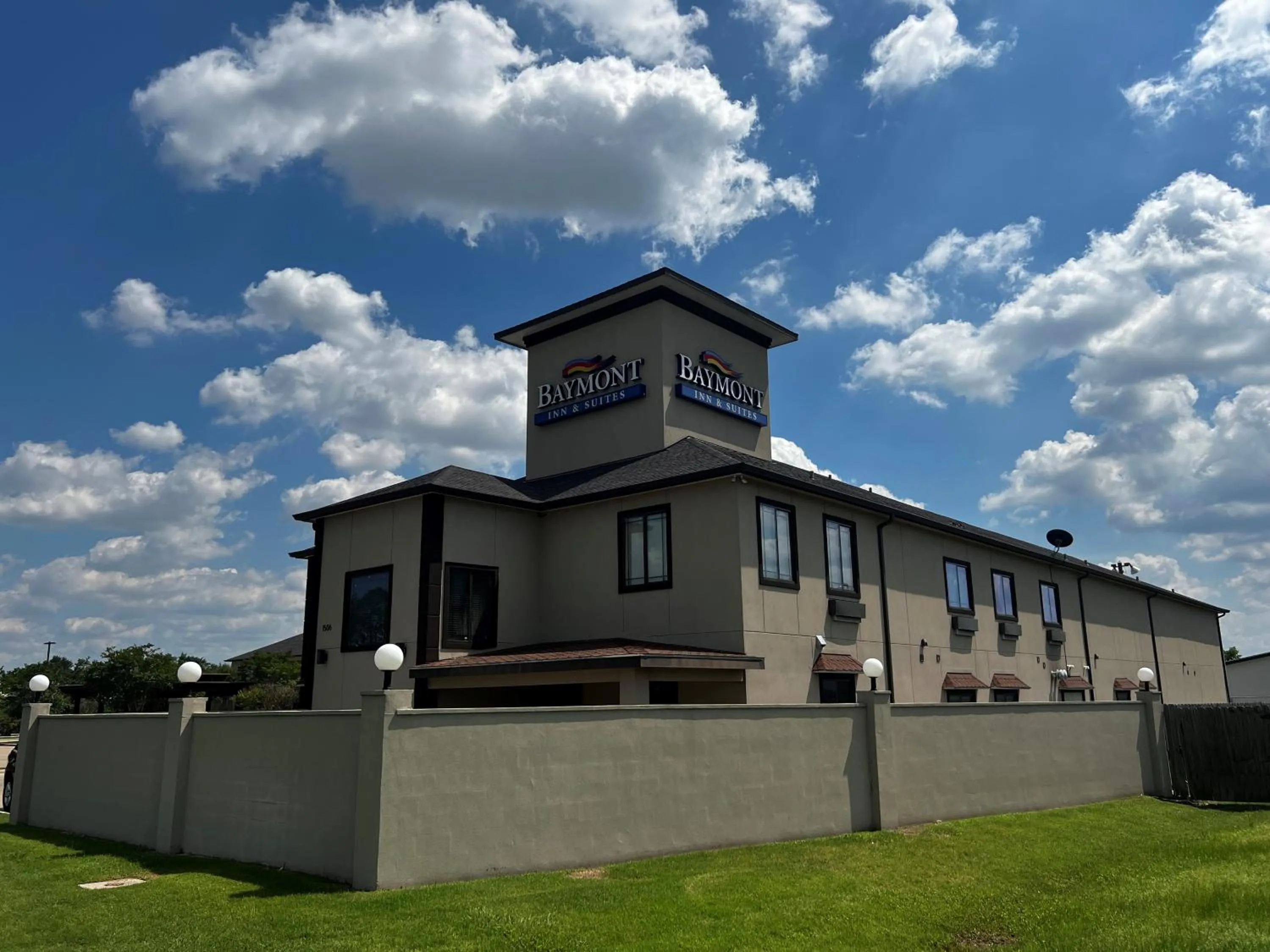 Property building in Baymont by Wyndham Bryan College Station