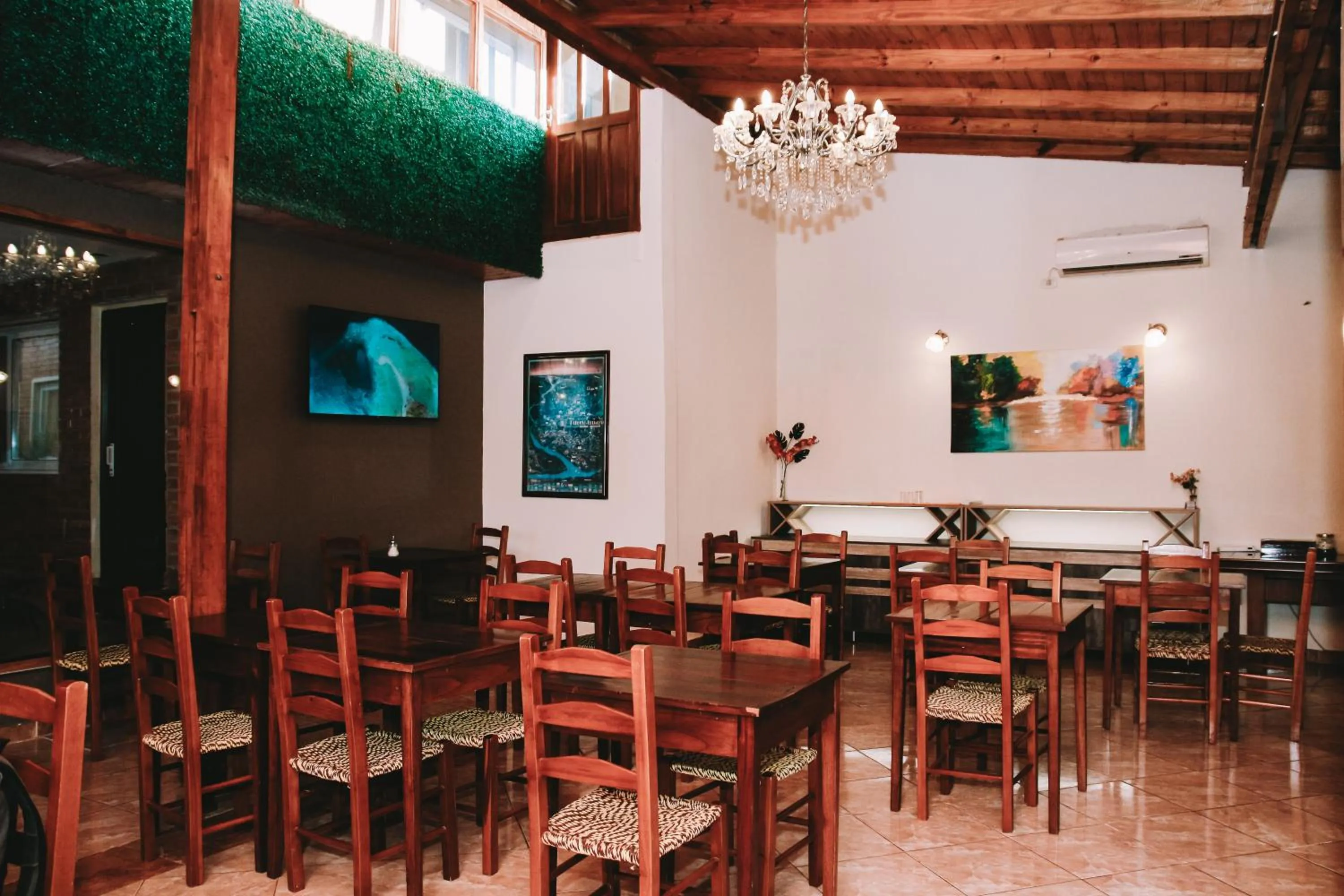 Restaurant/places to eat in Altos del Iguazu