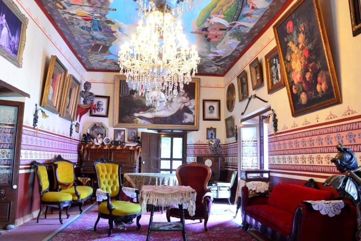 Living room in Copper Canyon Riverside Lodge