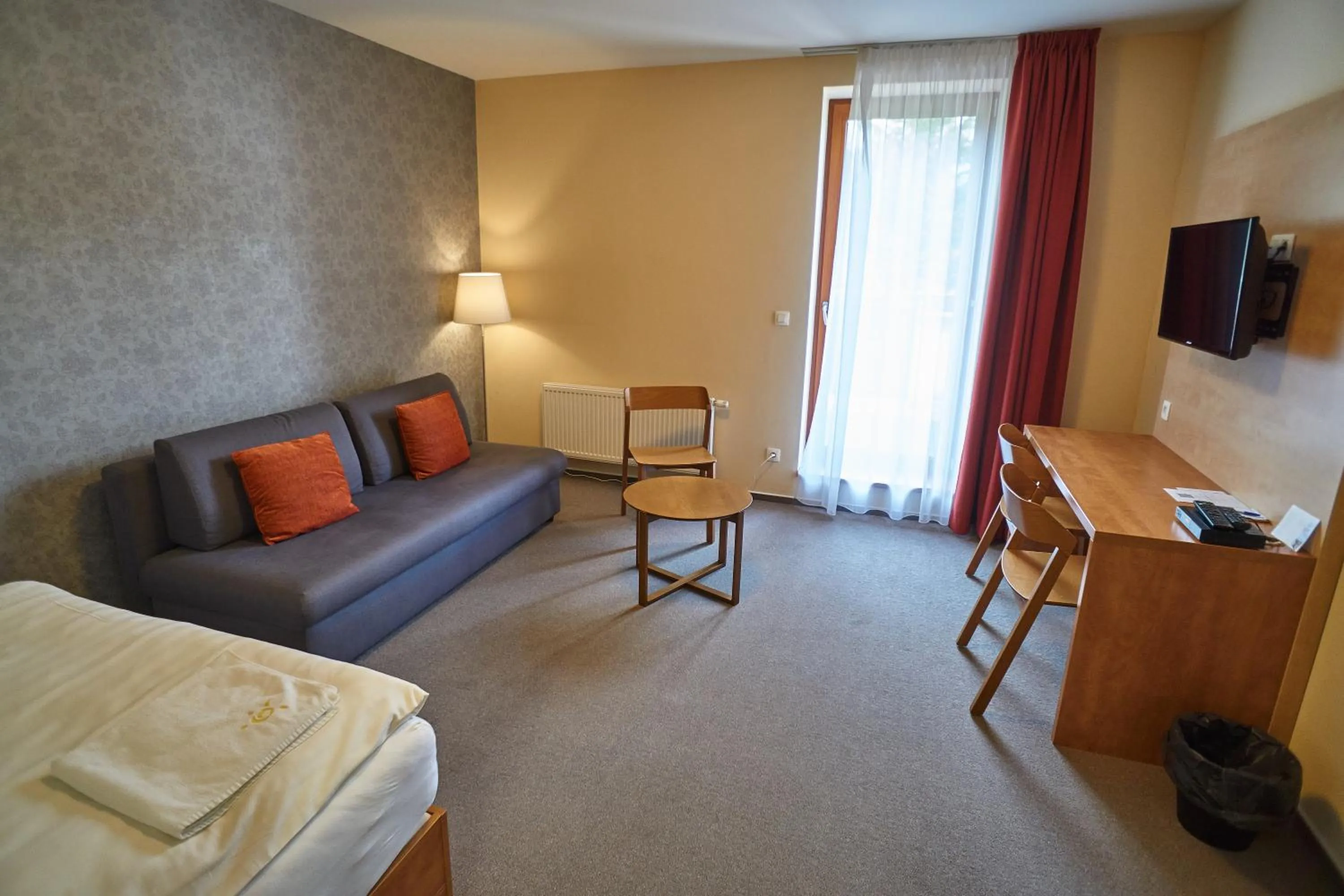 Seating area, Bed in Hotel Toč