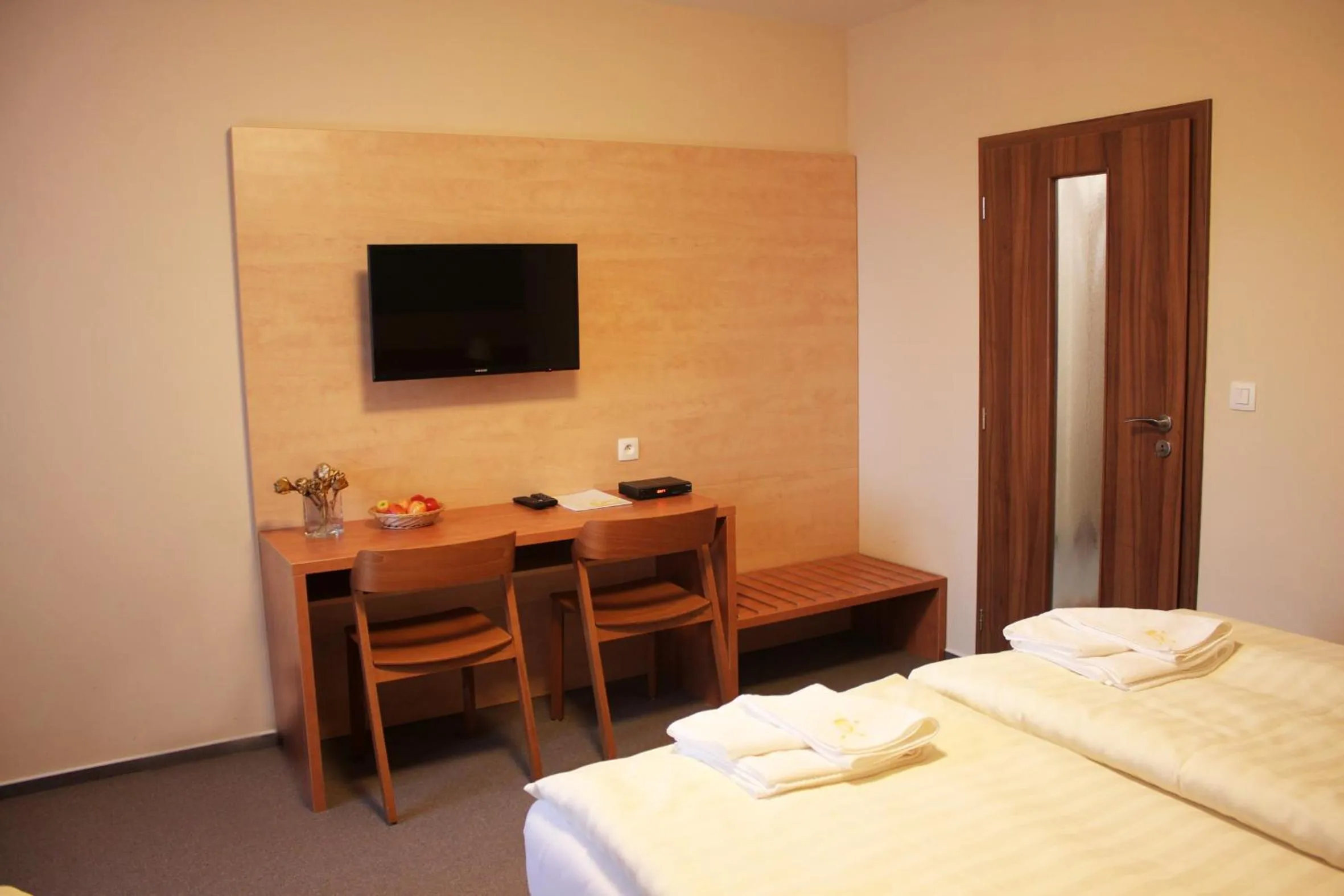 TV and multimedia, Bed in Hotel Toč