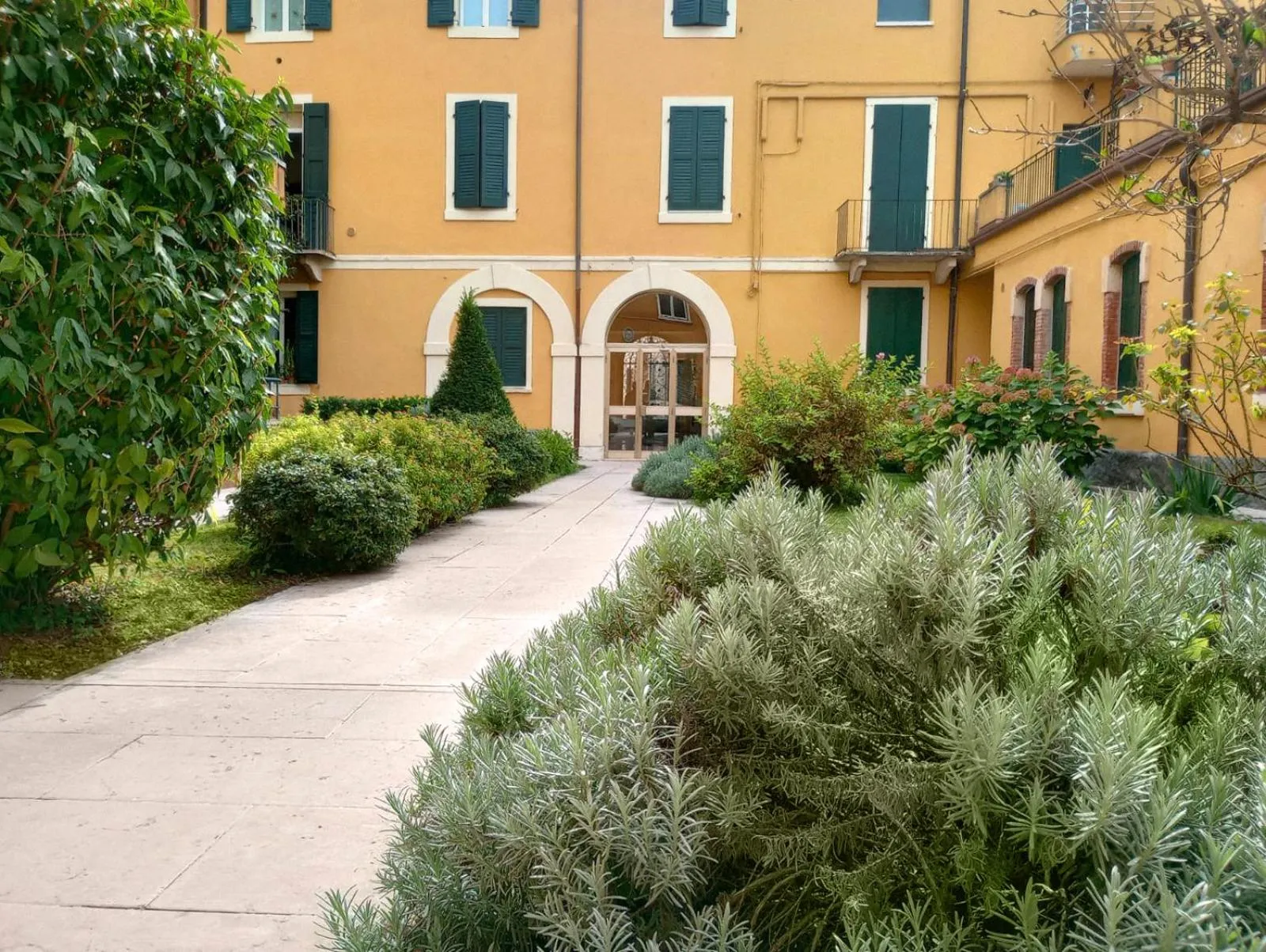 Property building in Il Giardino di Gioia