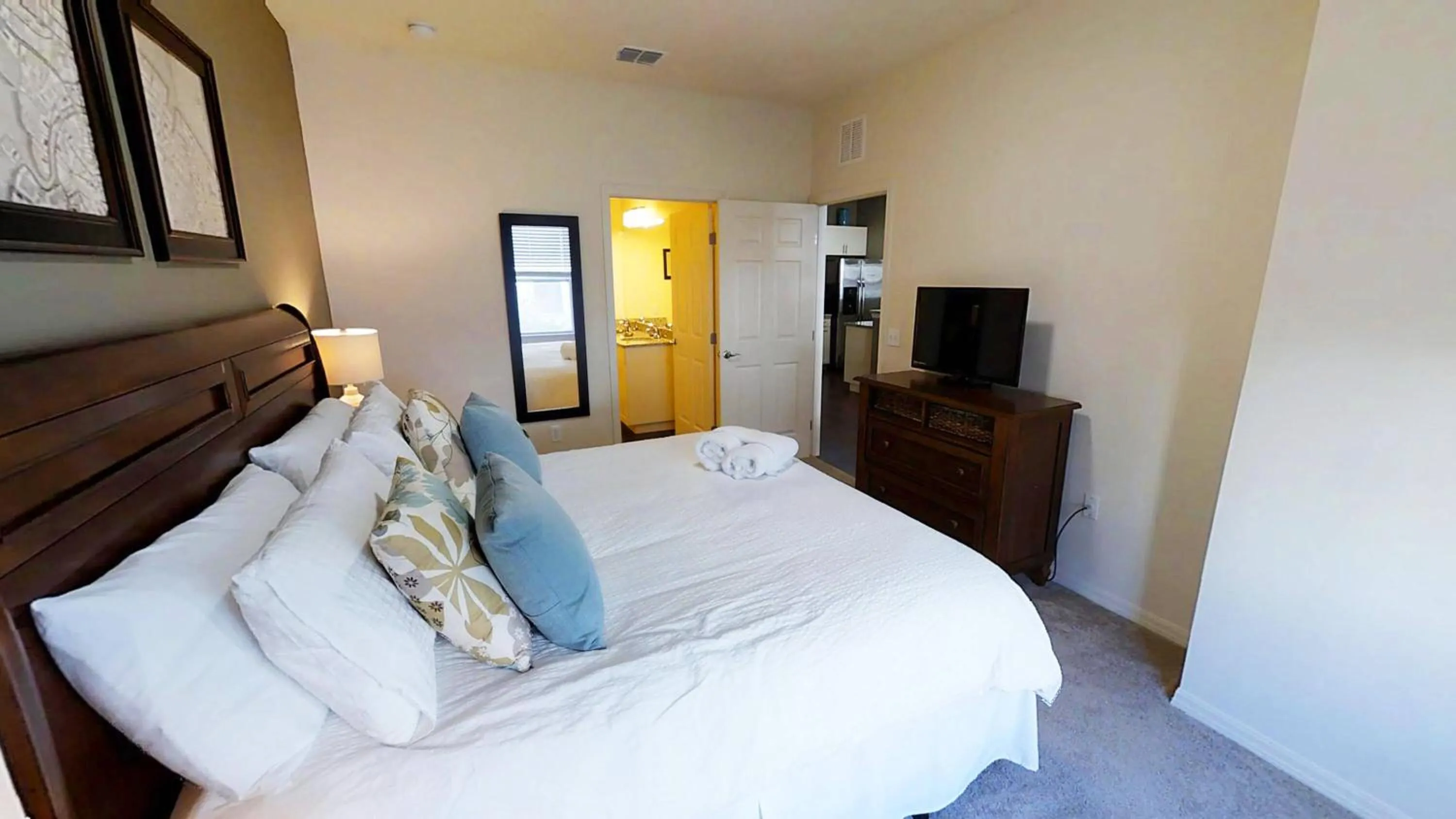 Other, Bed in Cozy 3 BD Townhome 2 king beds Close to Disney 1503