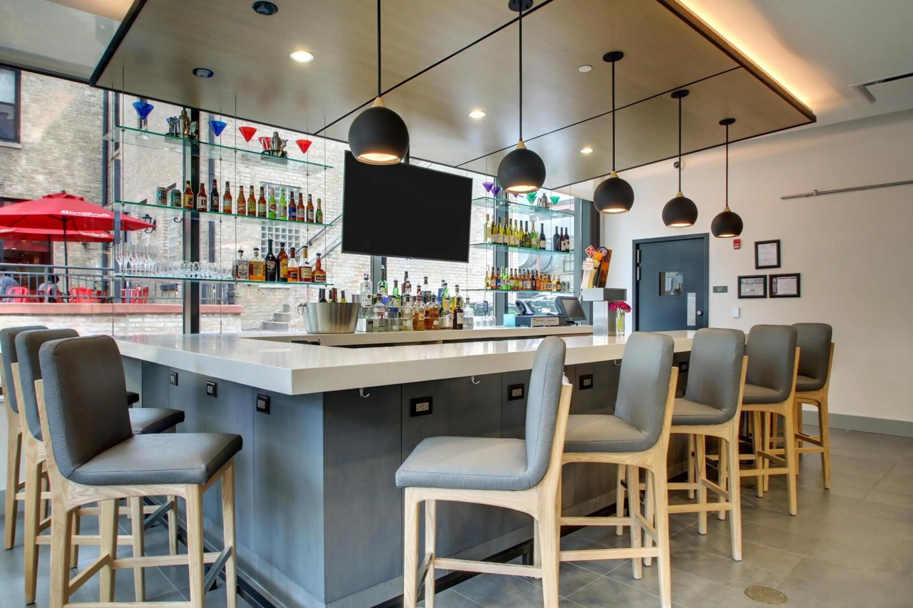 Lounge or bar in Hyatt House Chicago/Evanston