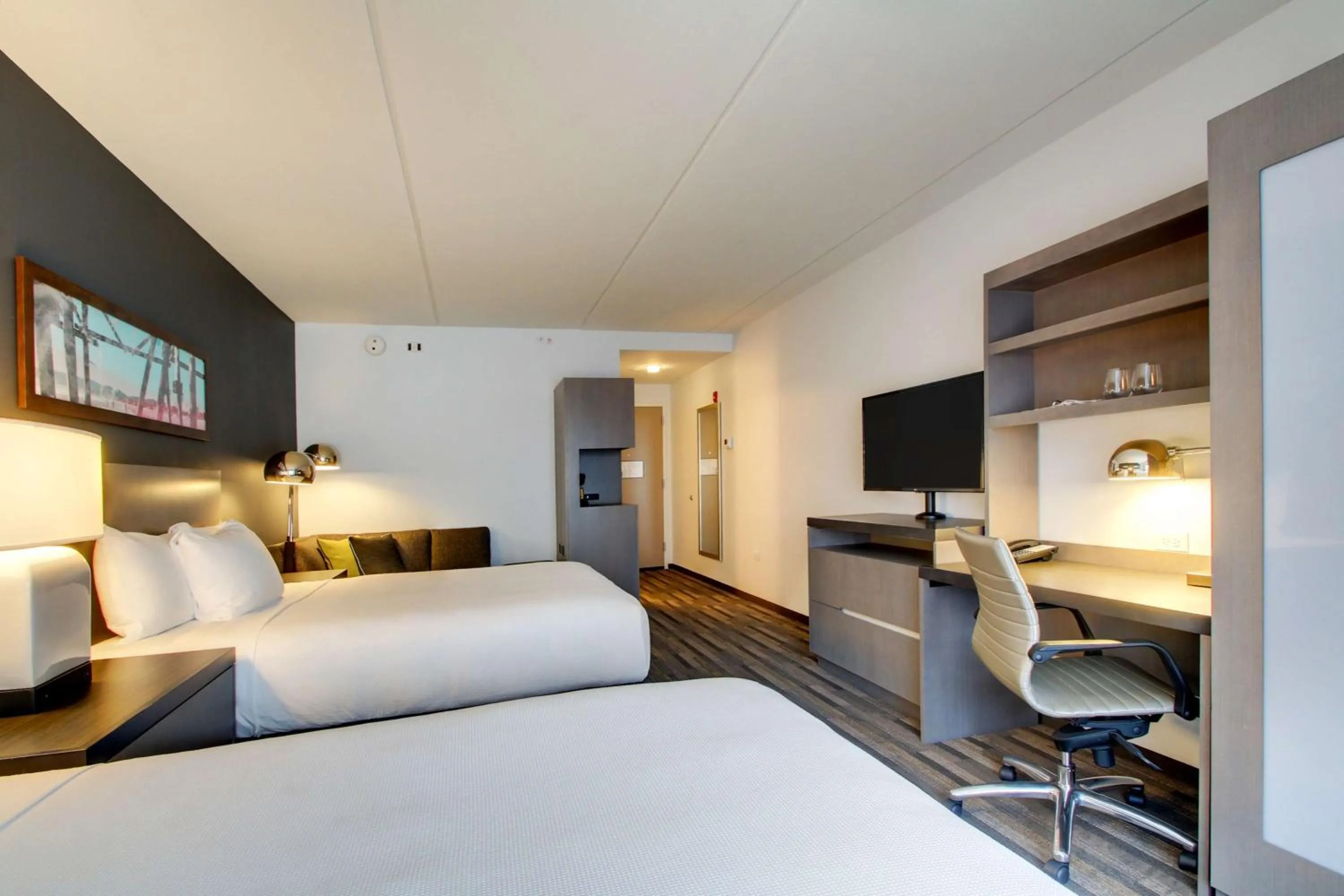 Photo of the whole room, Bed in Hyatt House Chicago/Evanston