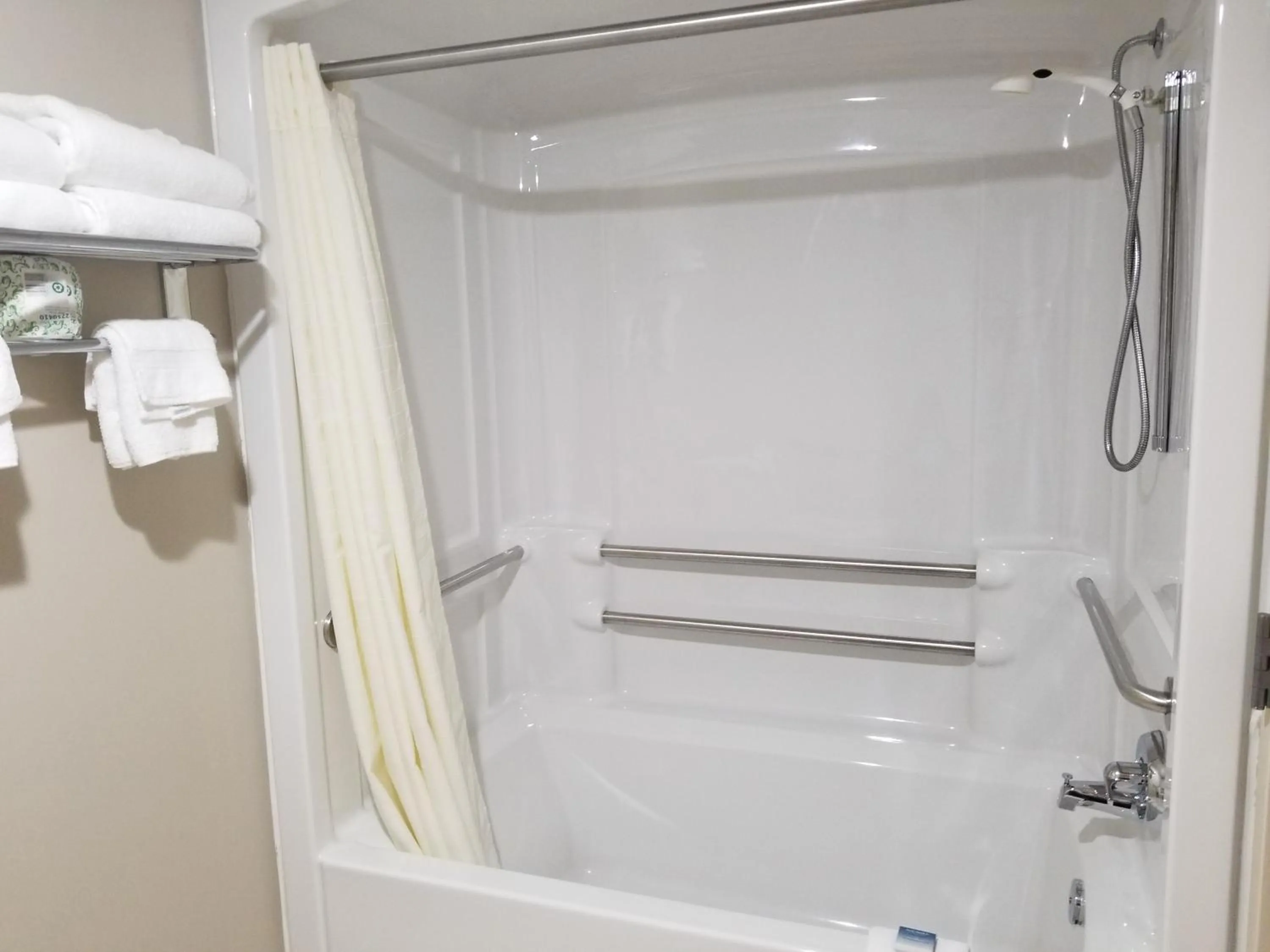 Bathroom in Best Western Beacon Inn