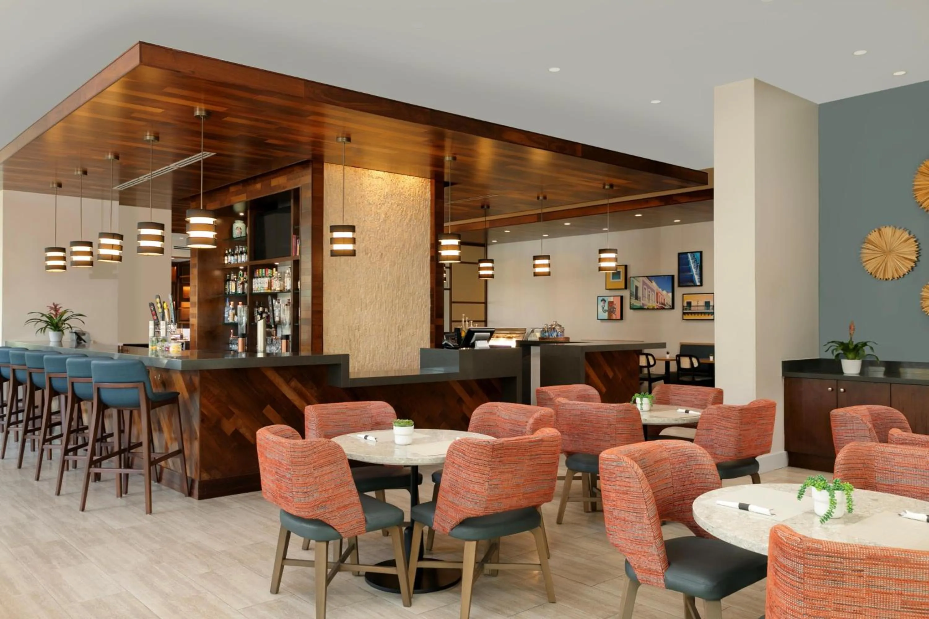 Lounge or bar in Hyatt Place San Juan