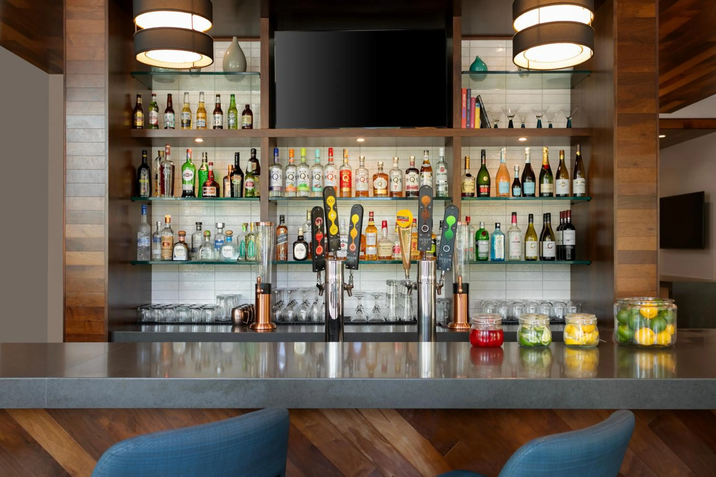 Lounge or bar in Hyatt Place San Juan