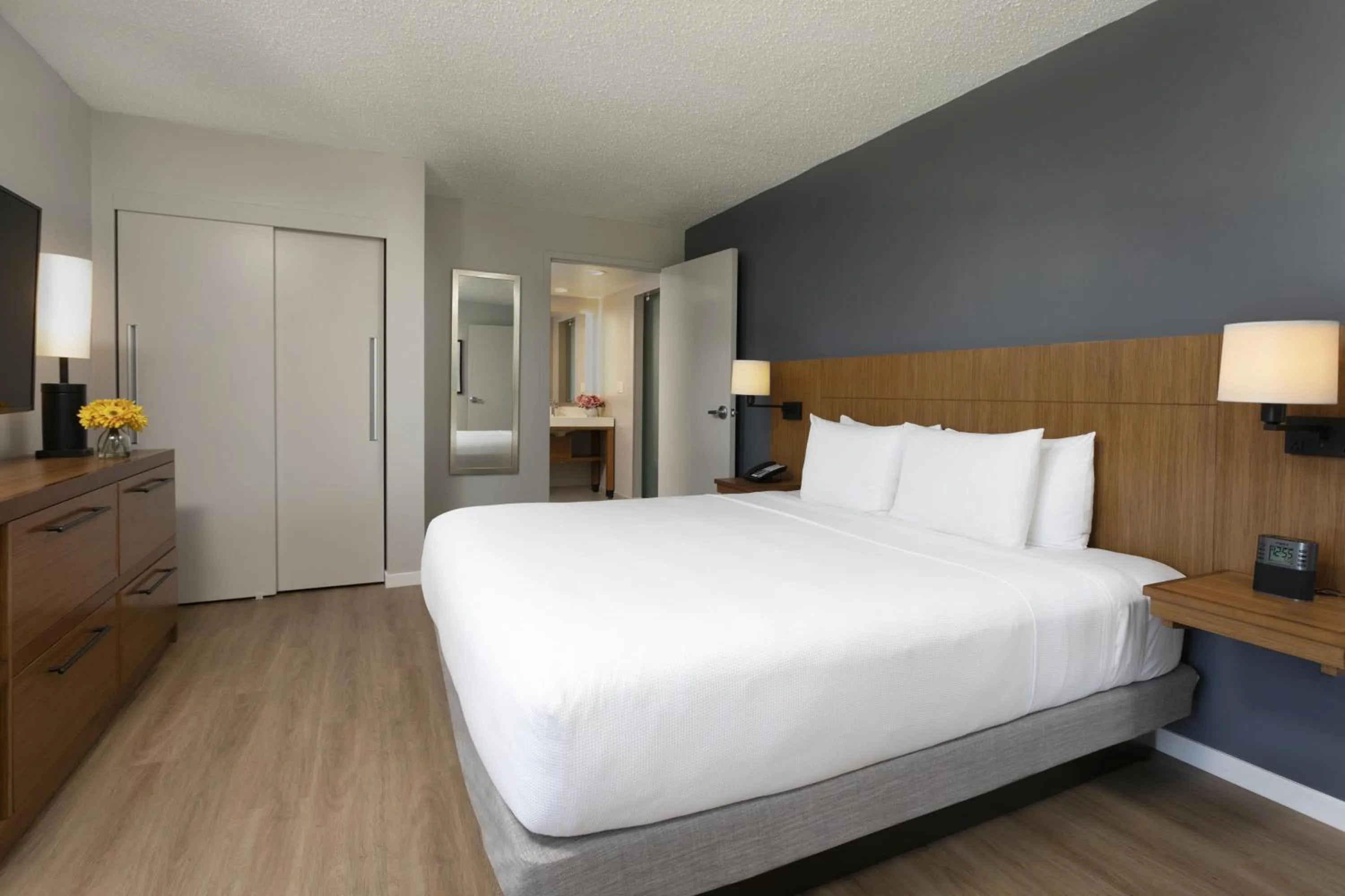 Photo of the whole room, Bed in Hyatt Place San Juan