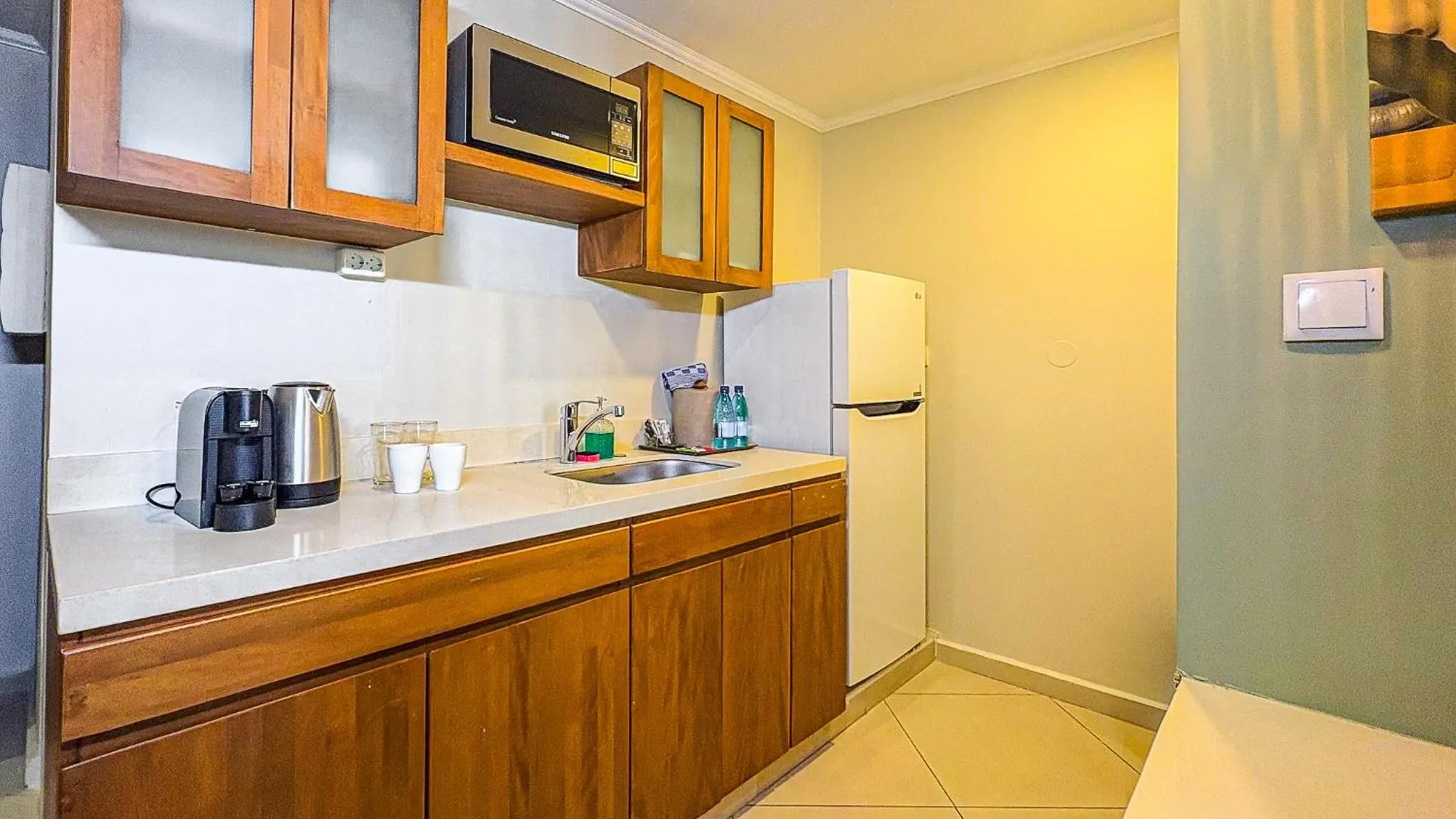 Majestic City Suites & Beach Hotel