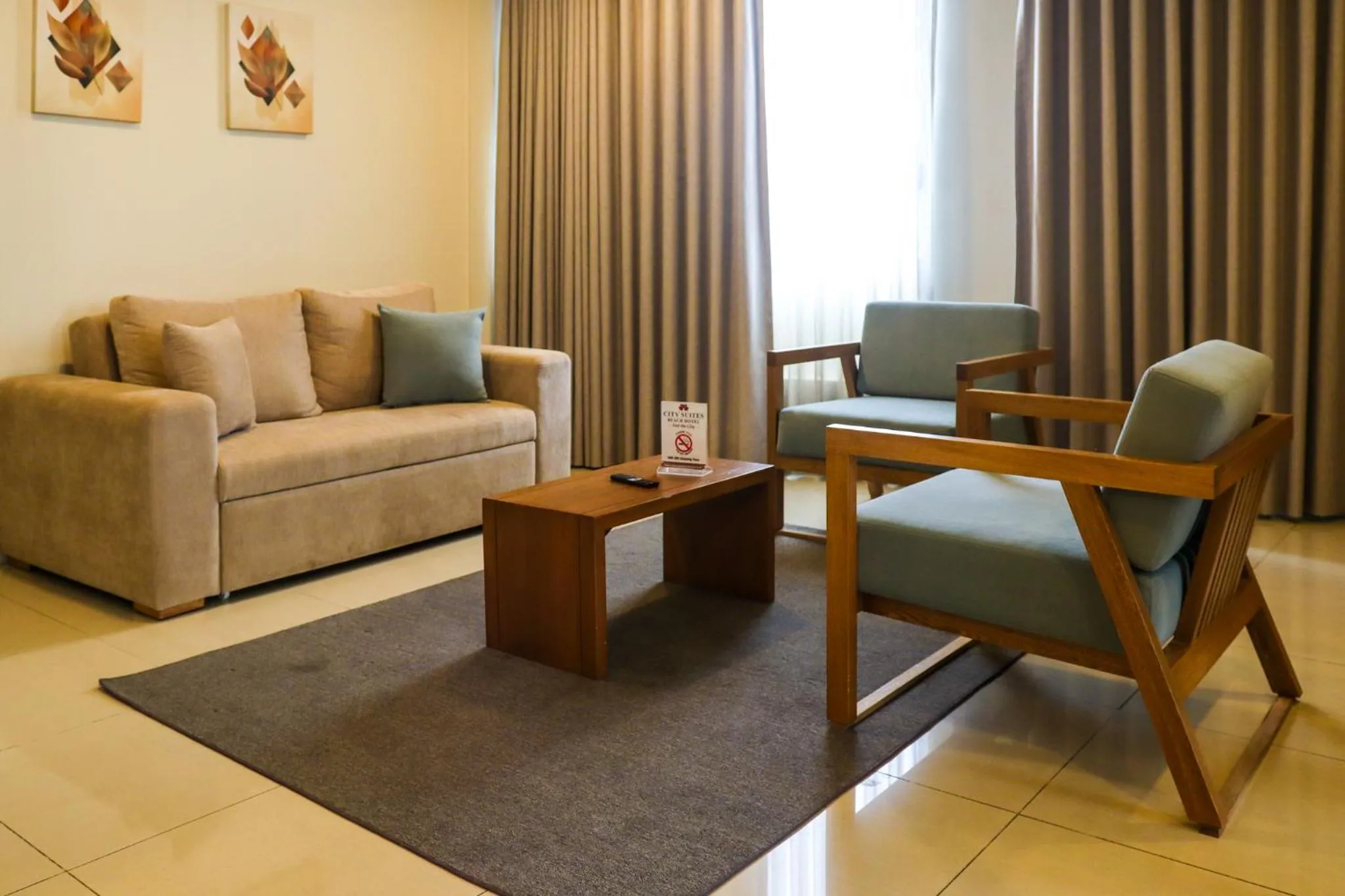 Living room in Majestic City Suites & Beach Hotel