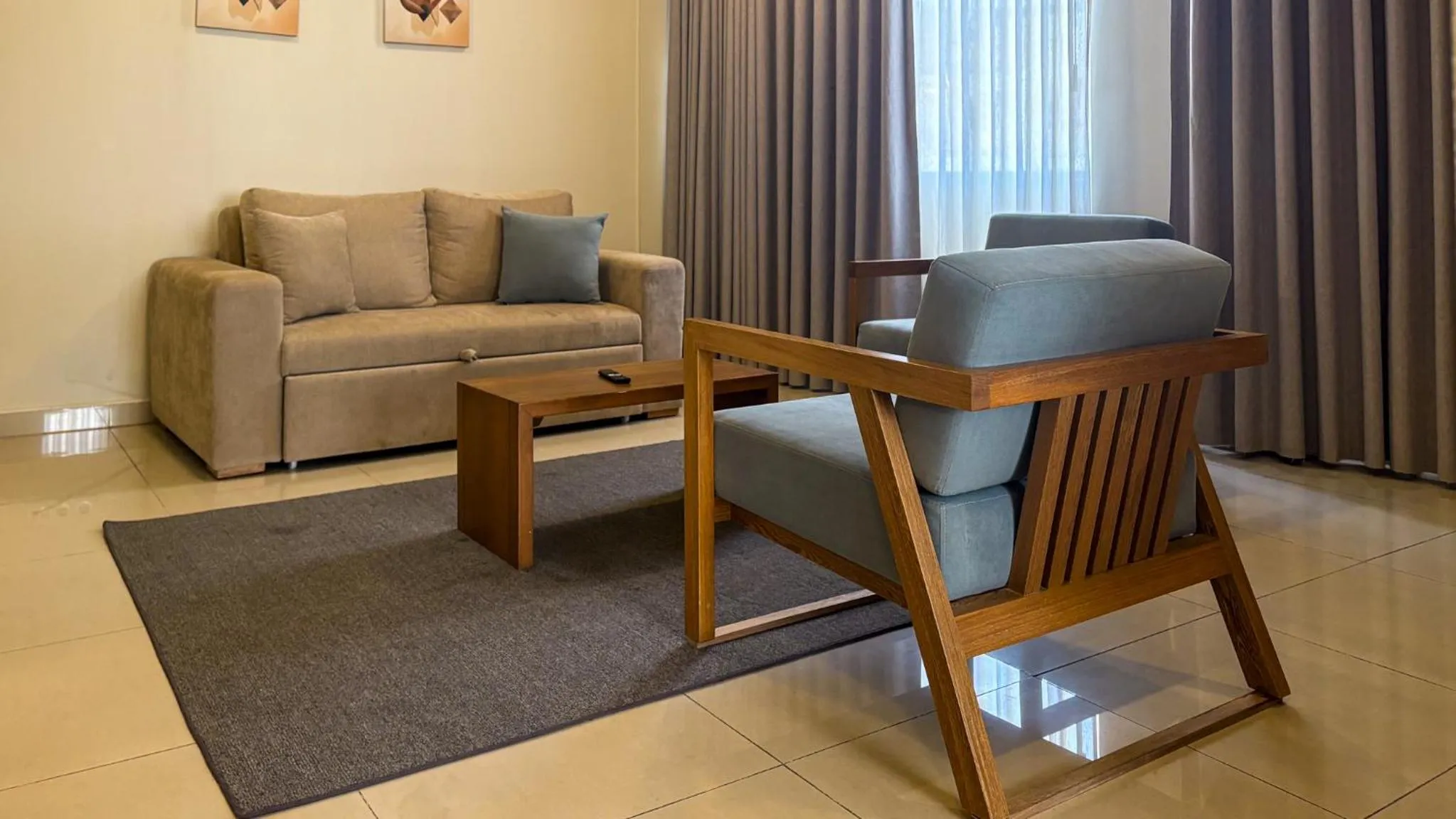 Seating area in Majestic City Suites & Beach Hotel