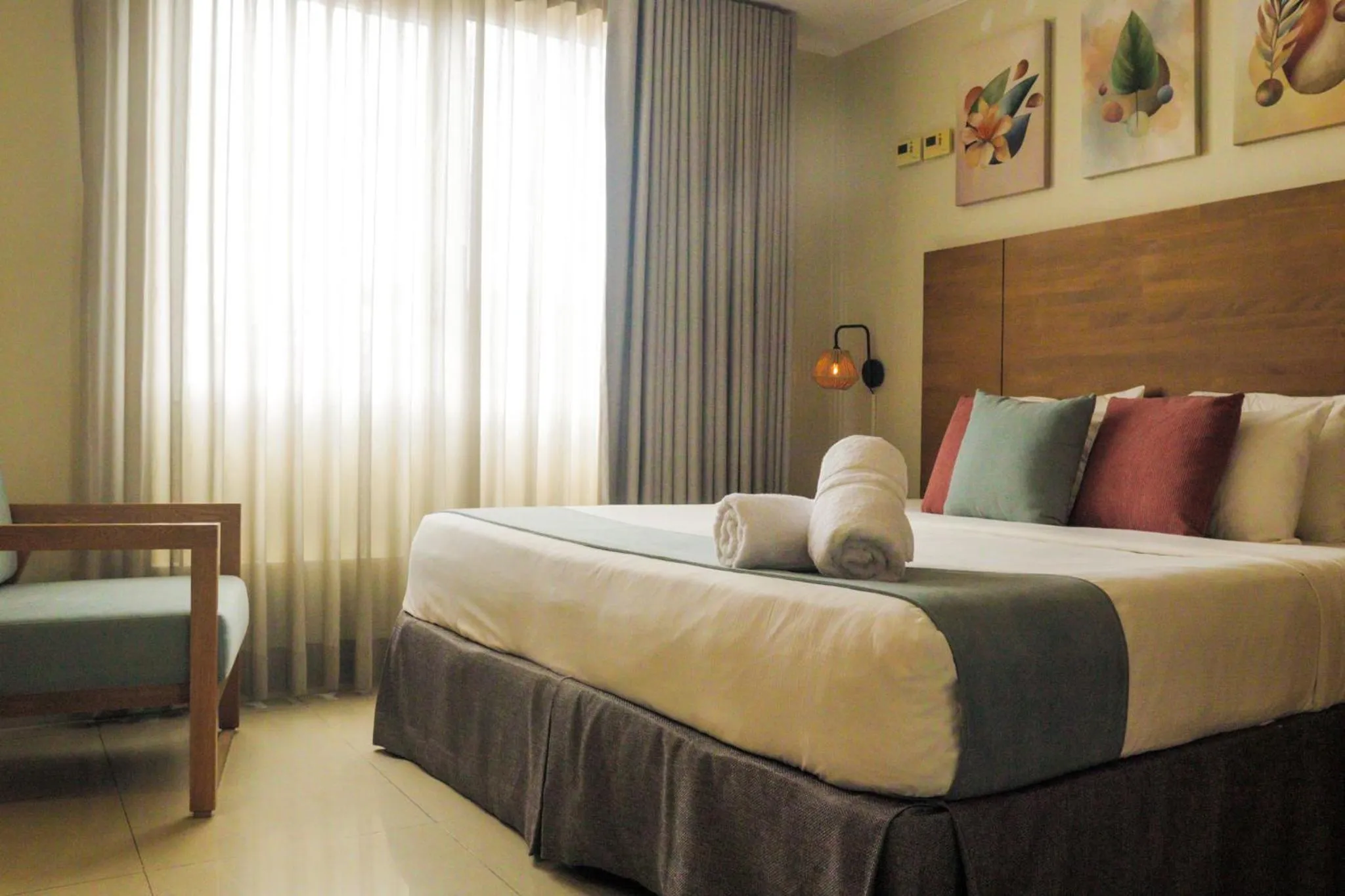 Bedroom, Bed in Majestic City Suites & Beach Hotel