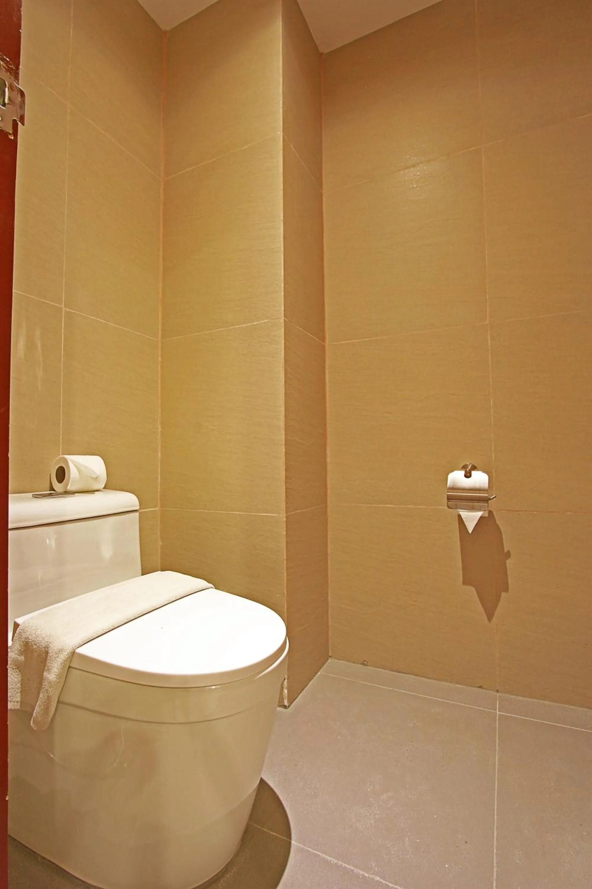 Toilet in Aloha Boracay Hotel