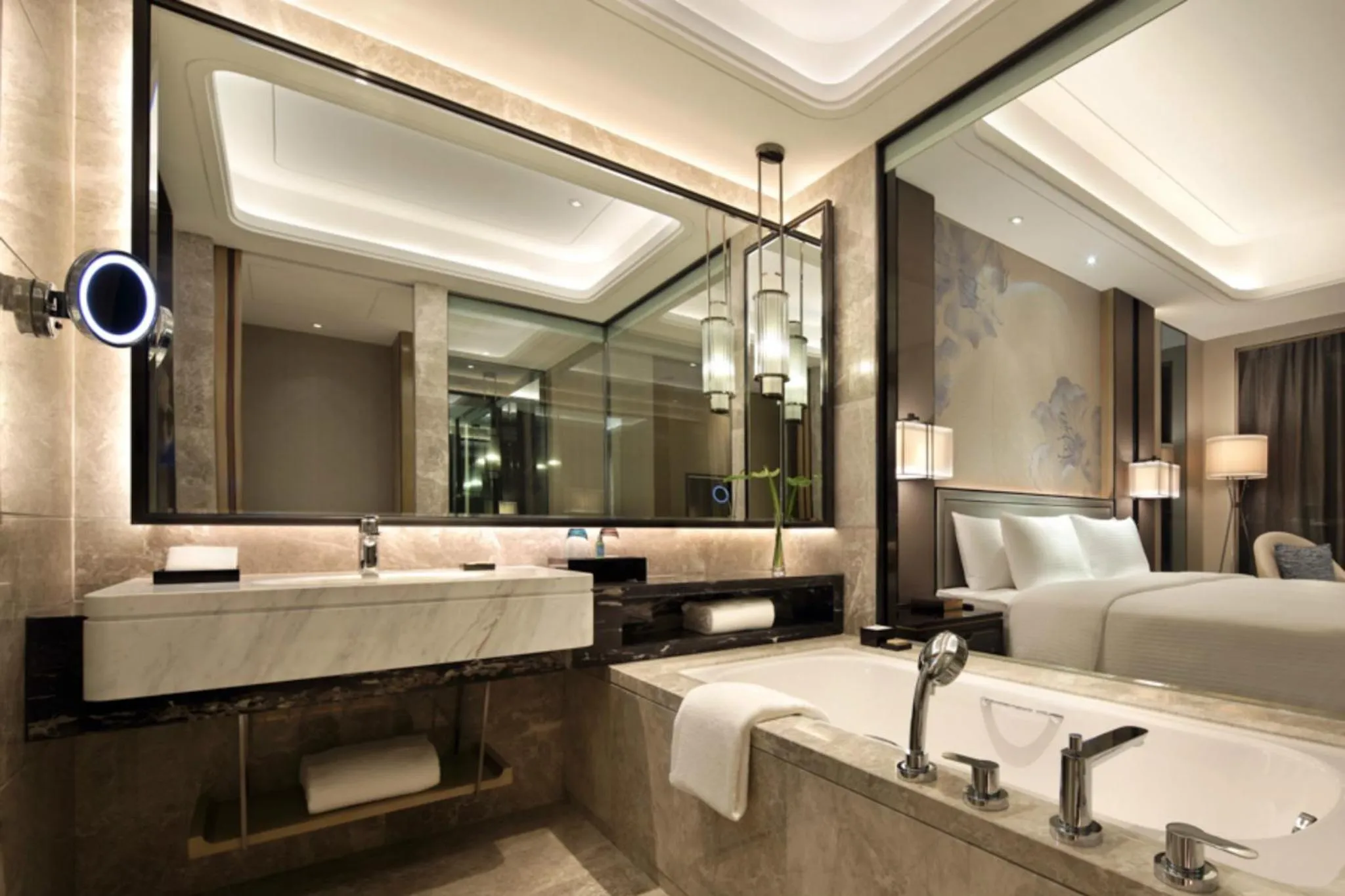 Bathroom, Bed in Wanda Realm Liuzhou