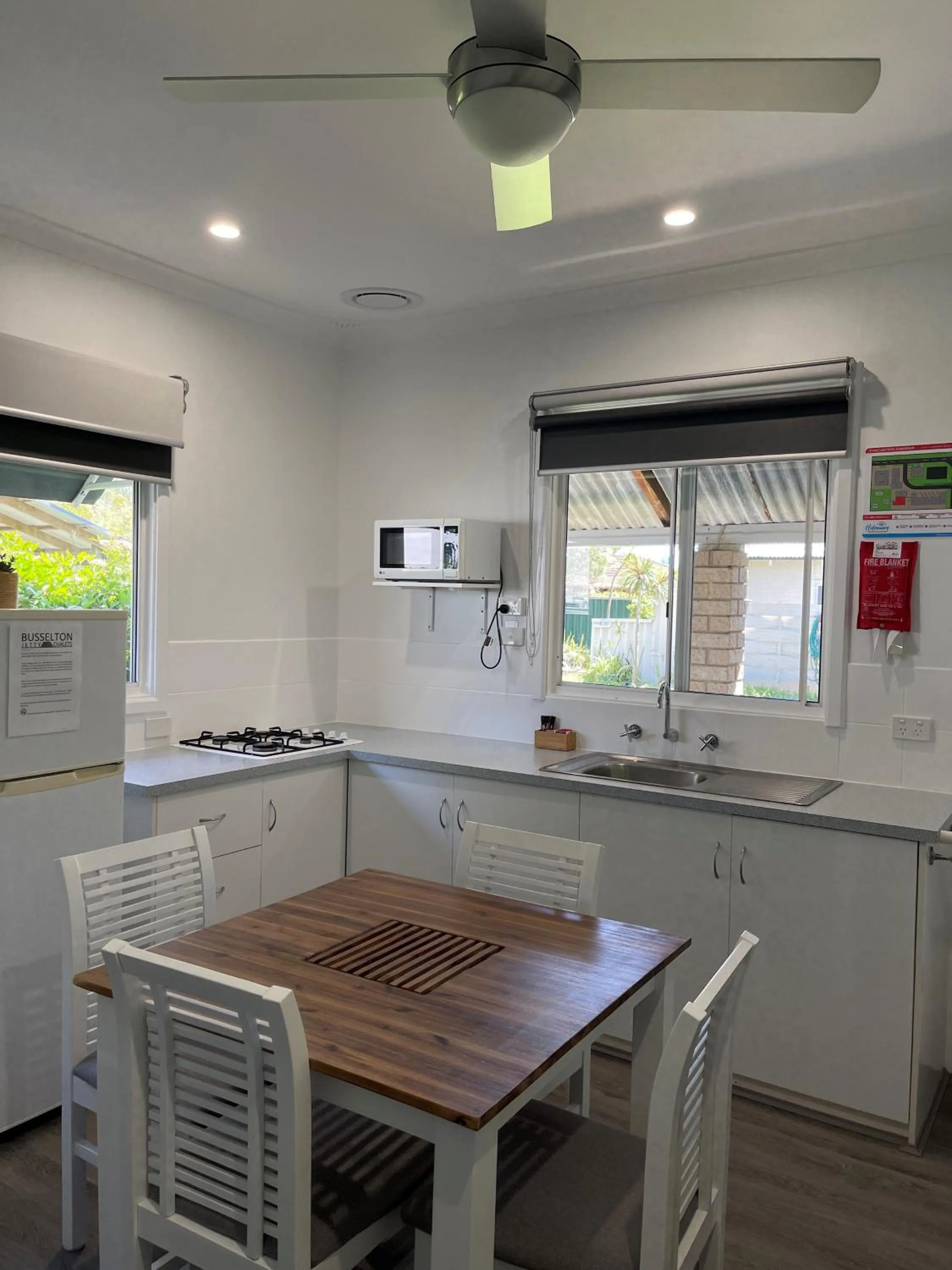 Kitchen or kitchenette in Busselton Jetty Chalets