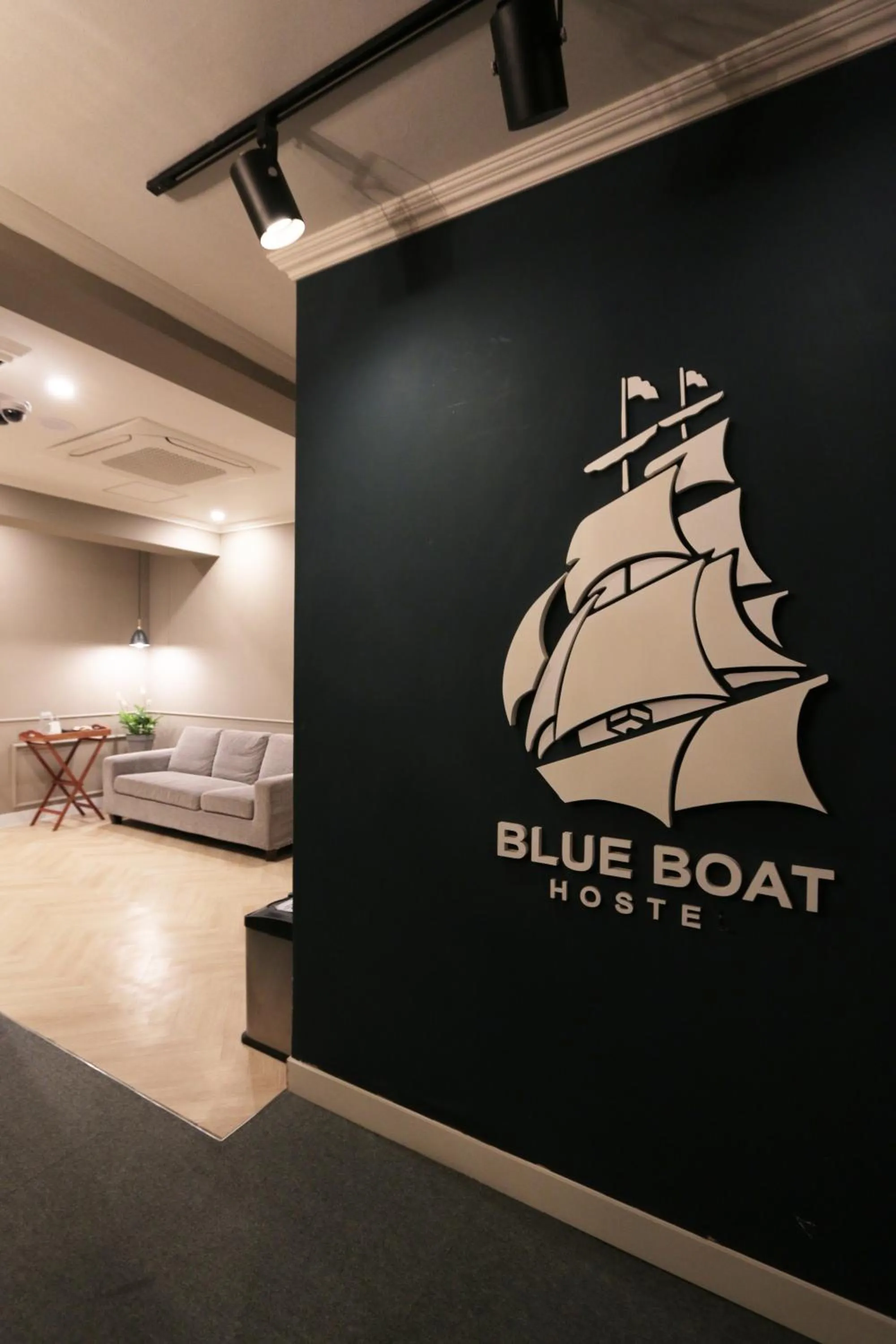 Communal lounge/ TV room in Blueboat Hostel Haeundae