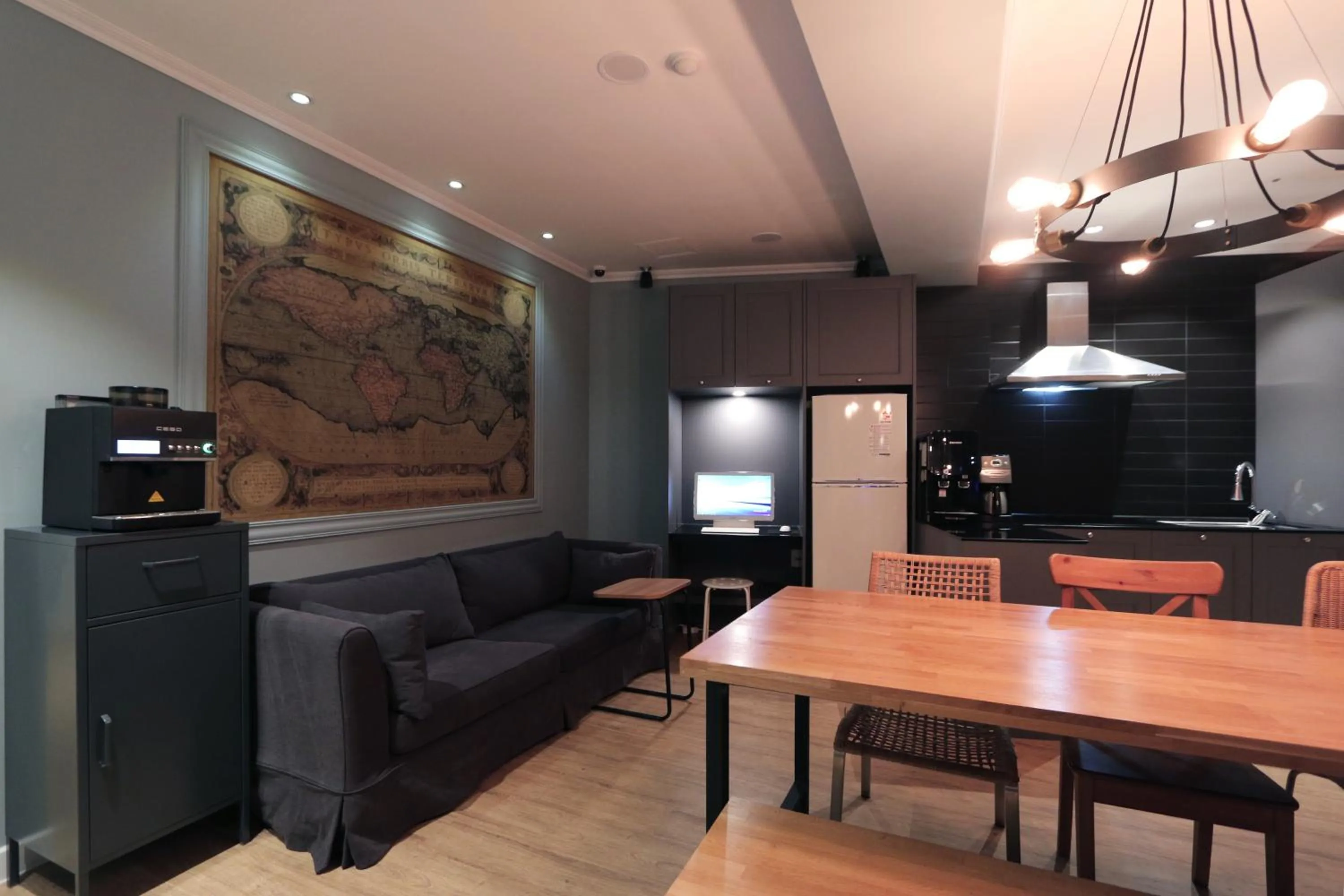 Communal lounge/ TV room in Blueboat Hostel Haeundae